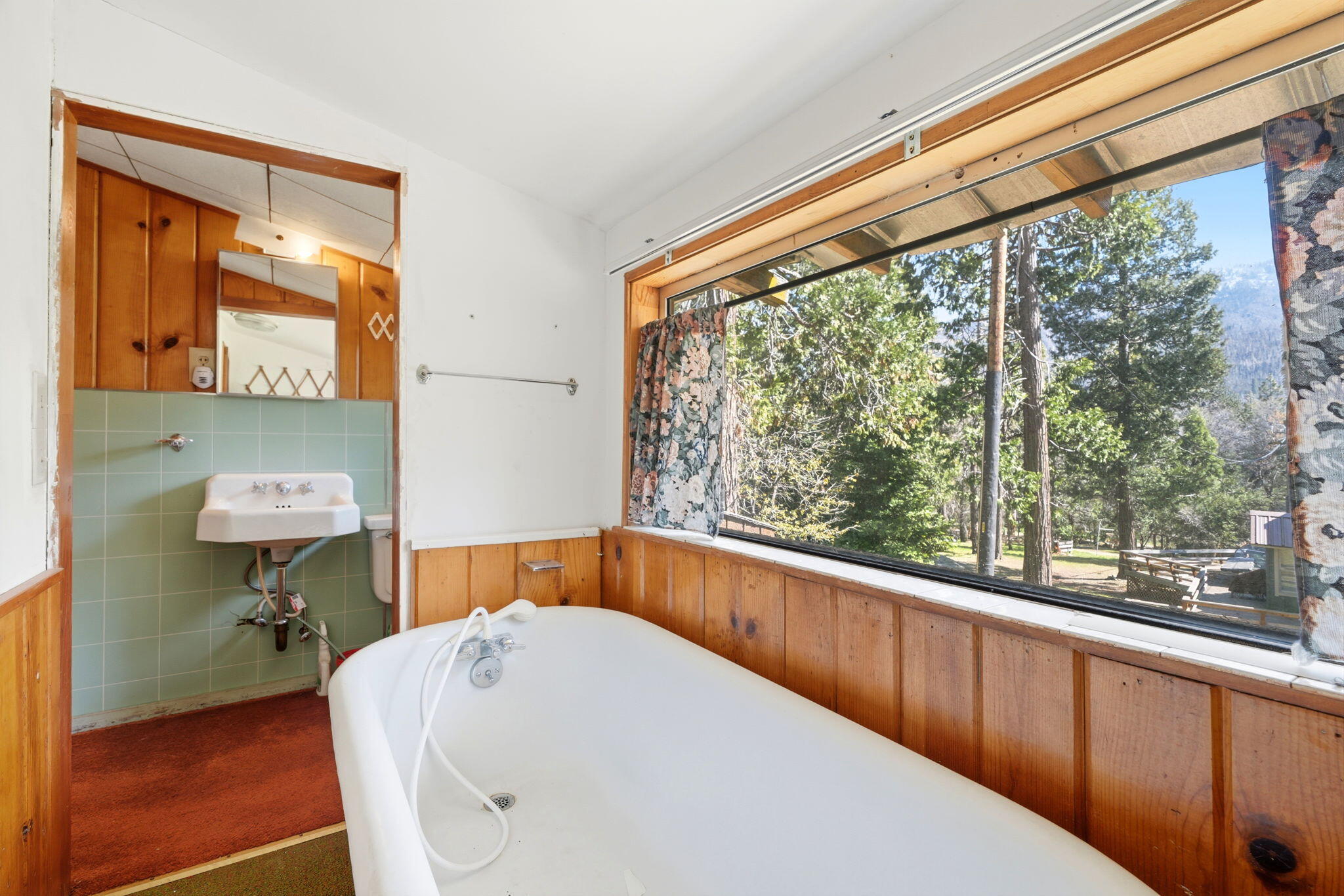 697 Loop Dr, Springville, CA 93265