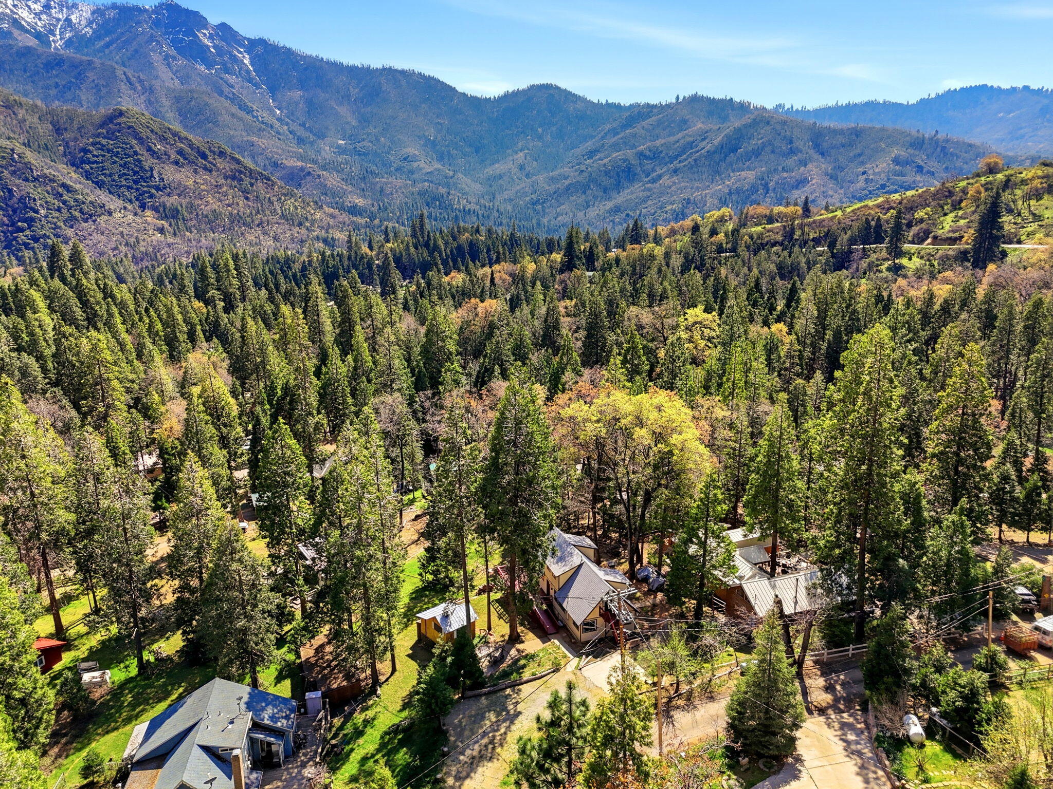 697 Loop Dr, Springville, CA 93265