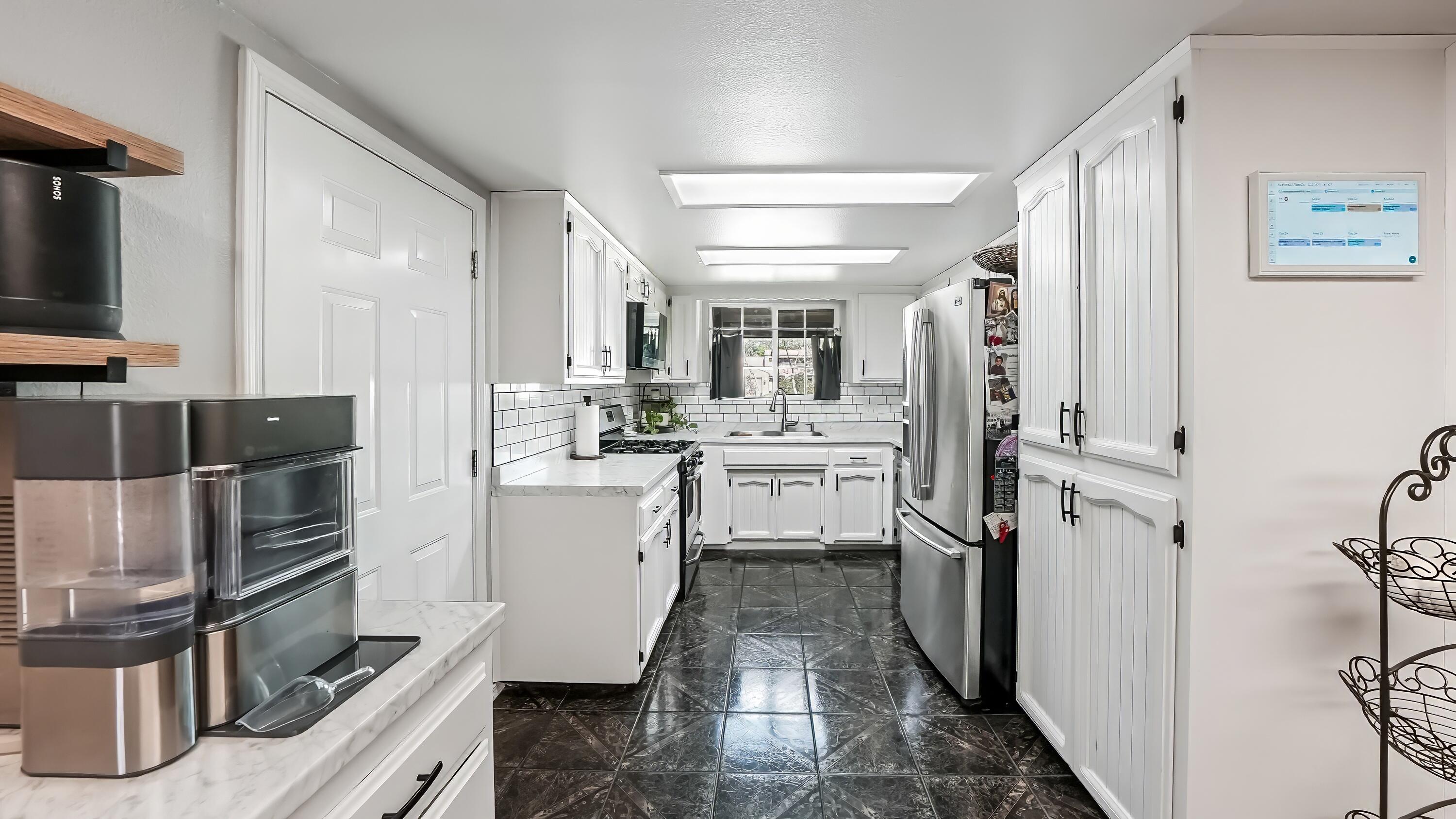 2419 E Vassar Ave, Visalia, CA 93292