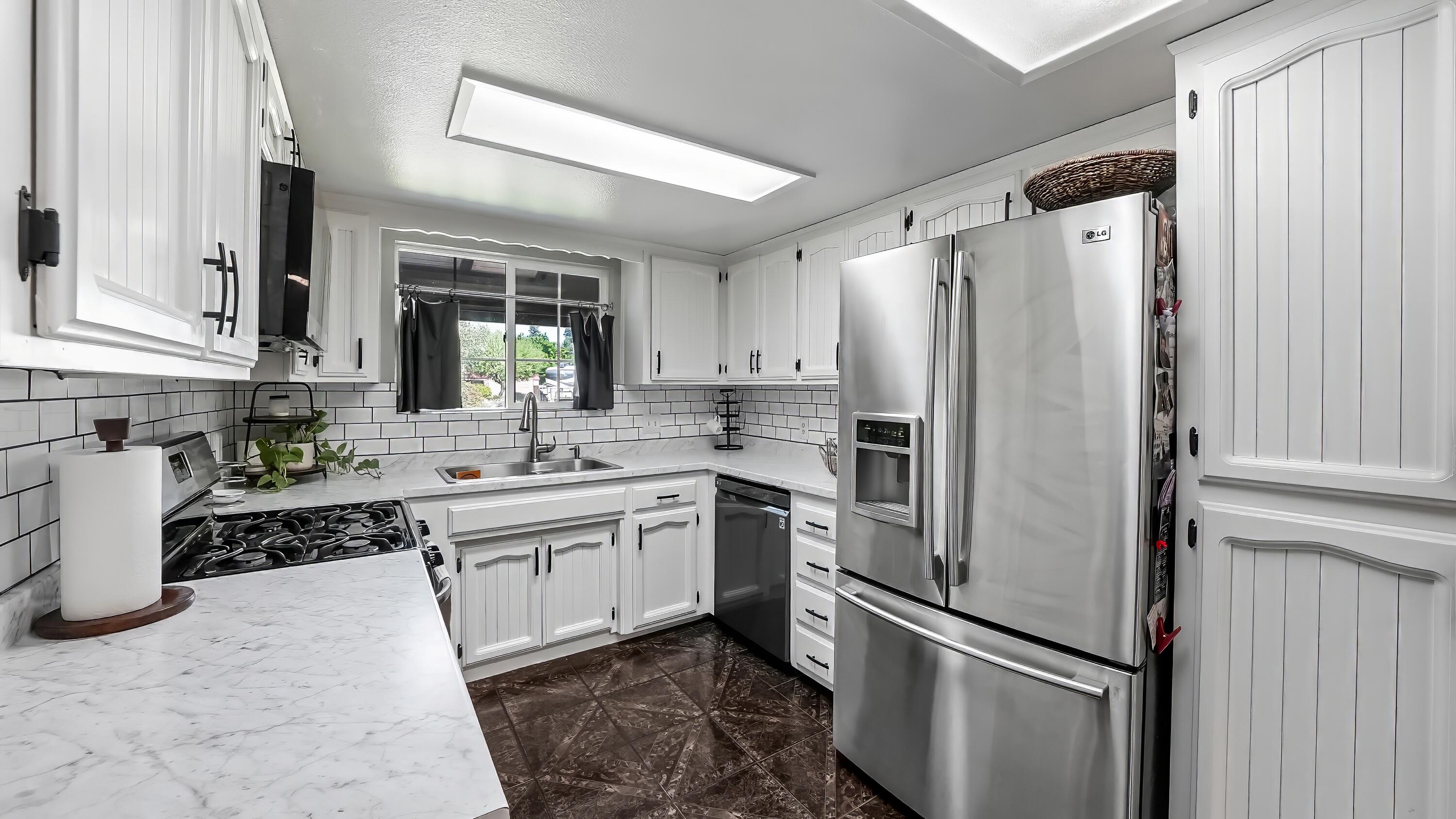 2419 E Vassar Ave, Visalia, CA 93292