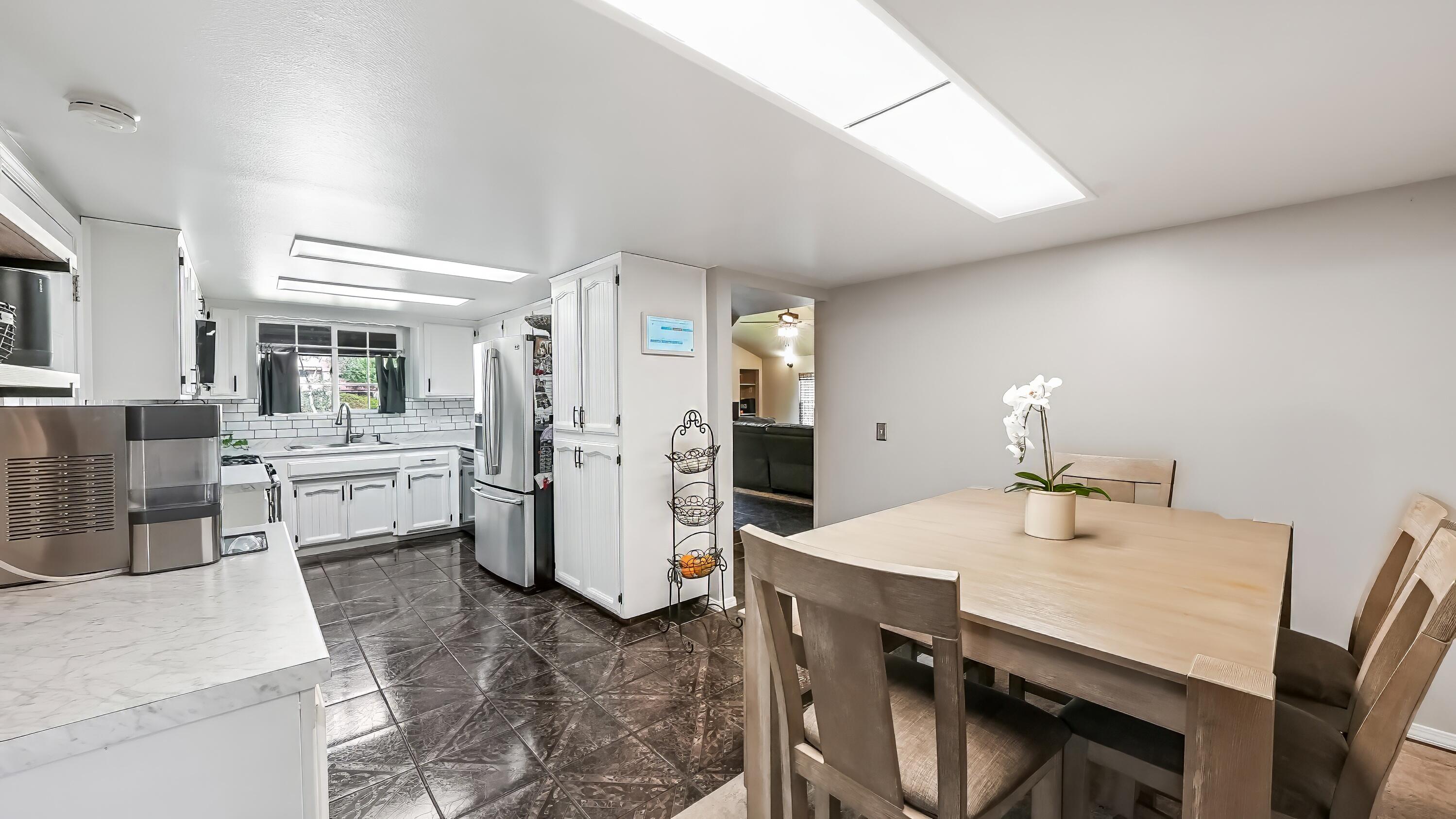 2419 E Vassar Ave, Visalia, CA 93292