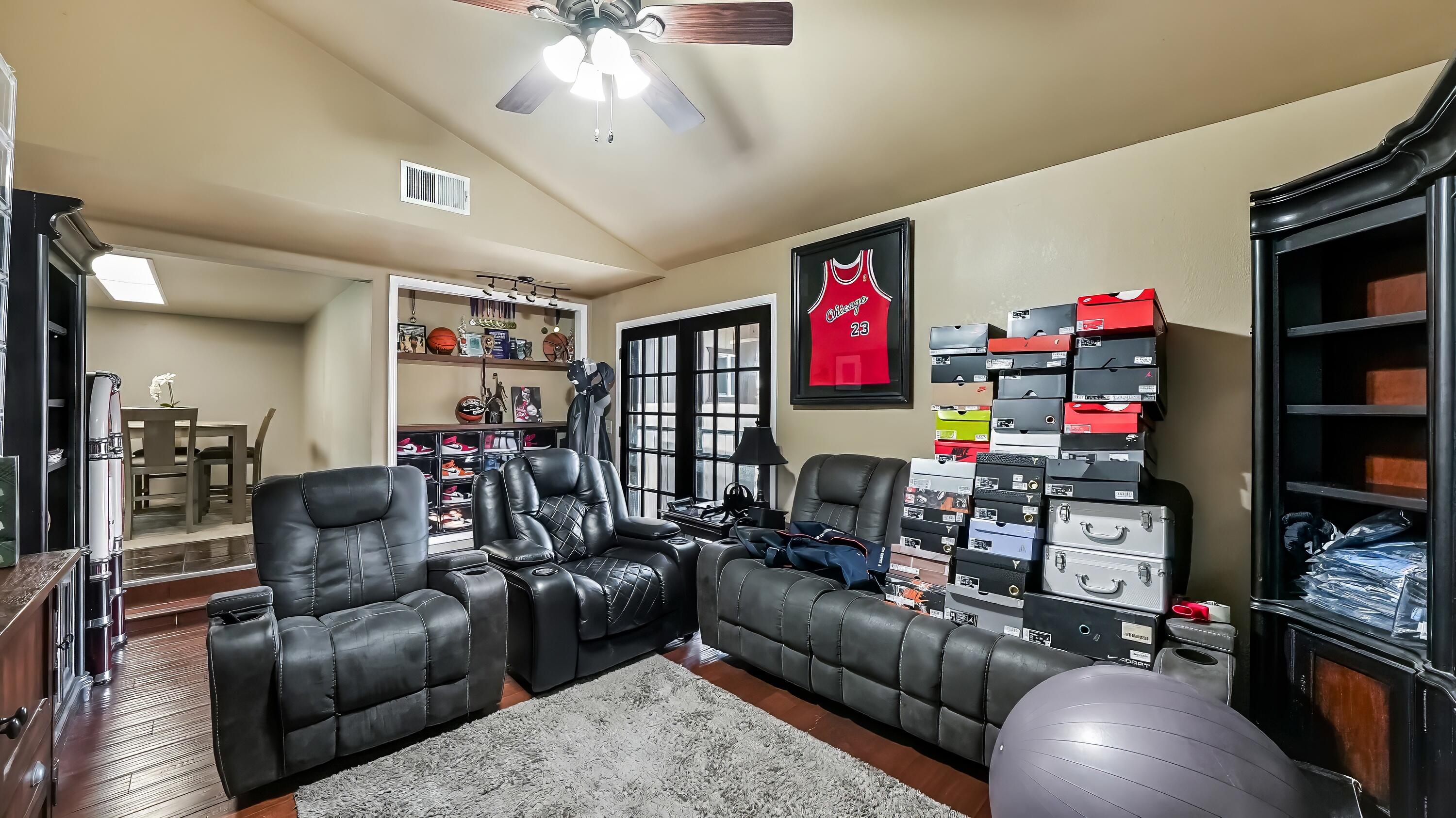 2419 E Vassar Ave, Visalia, CA 93292