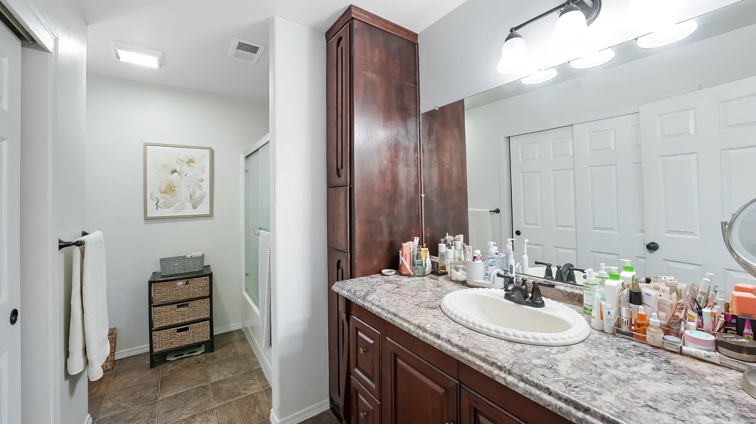 2419 E Vassar Ave, Visalia, CA 93292