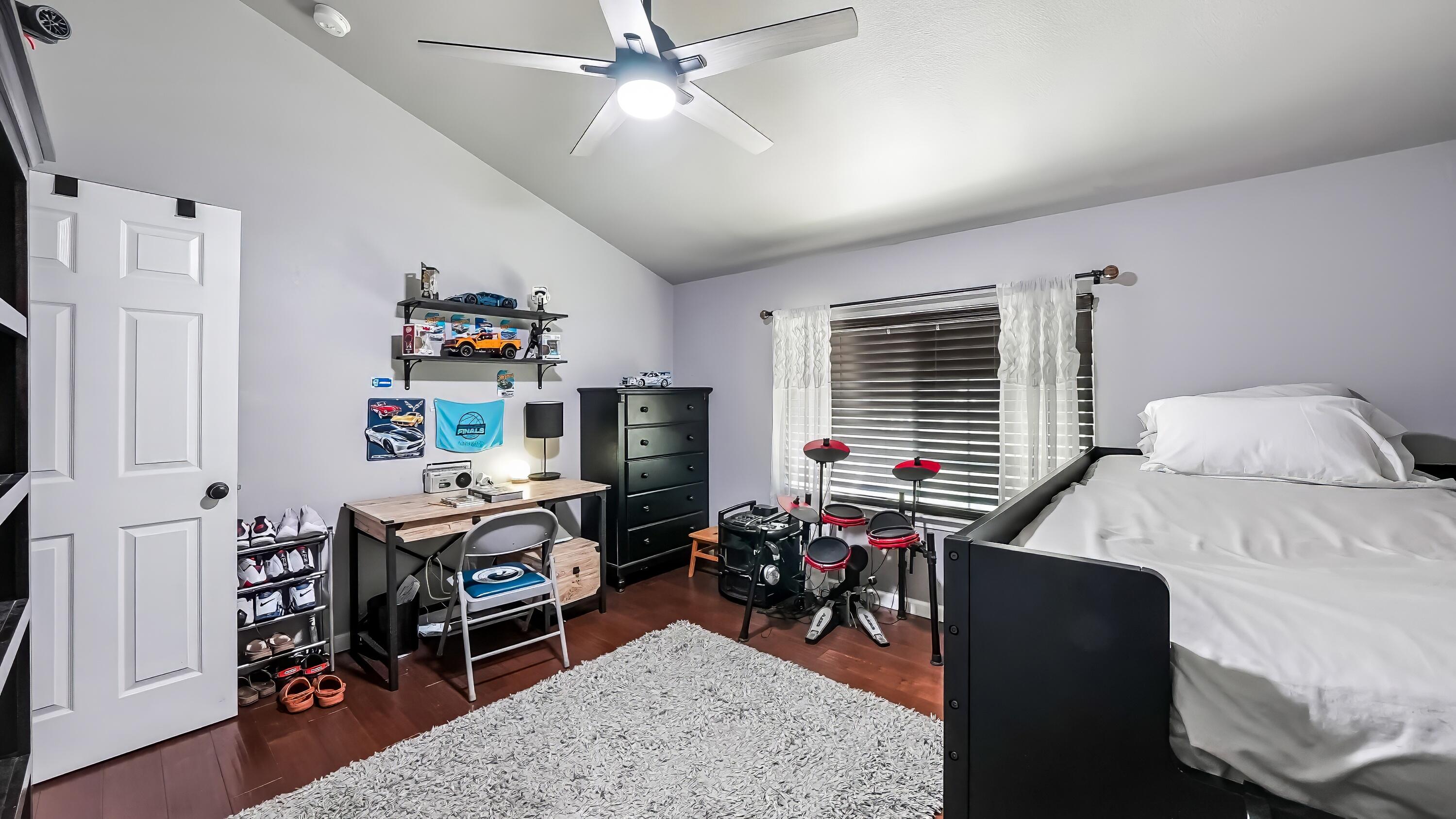 2419 E Vassar Ave, Visalia, CA 93292