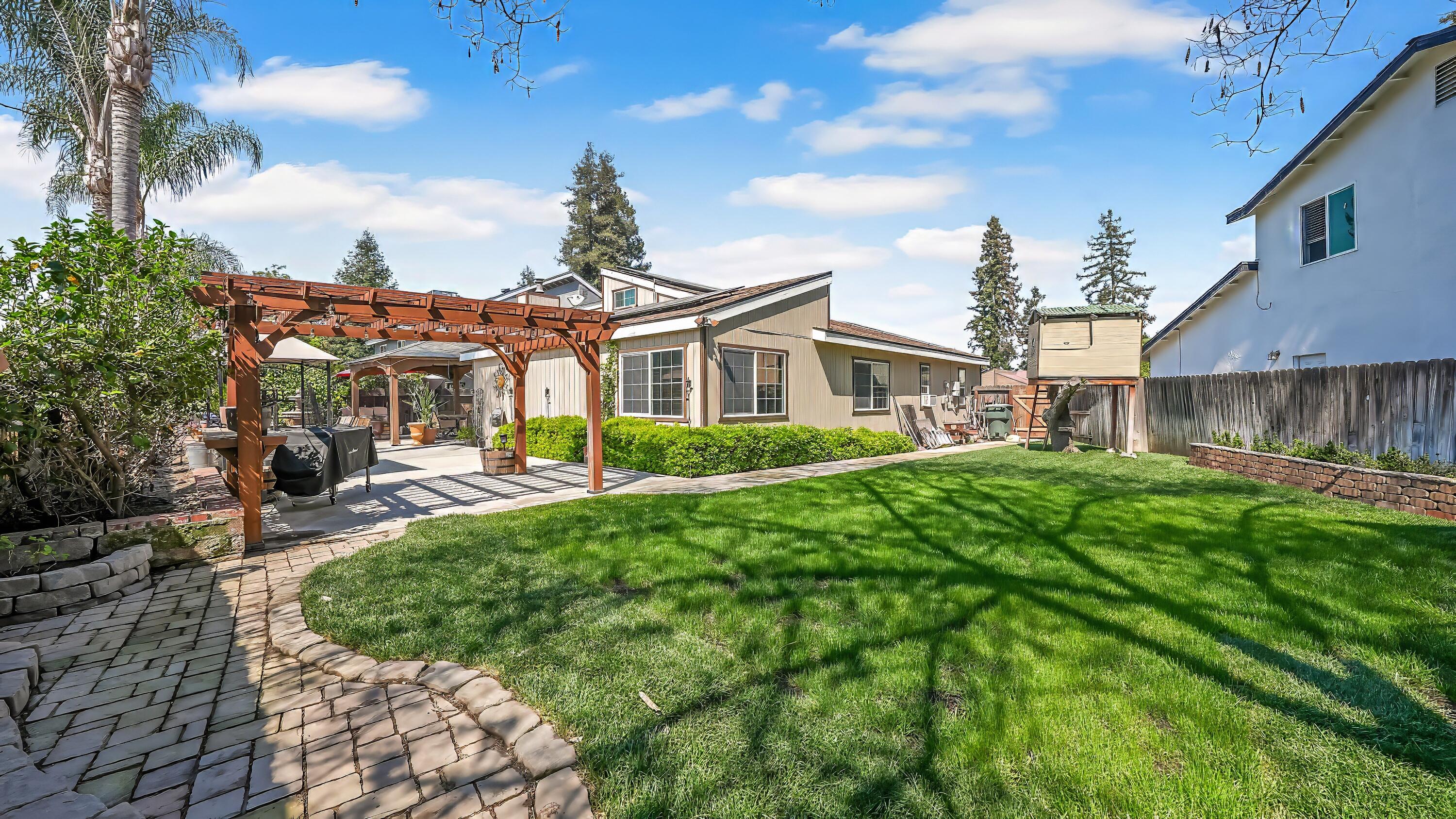 2419 E Vassar Ave, Visalia, CA 93292