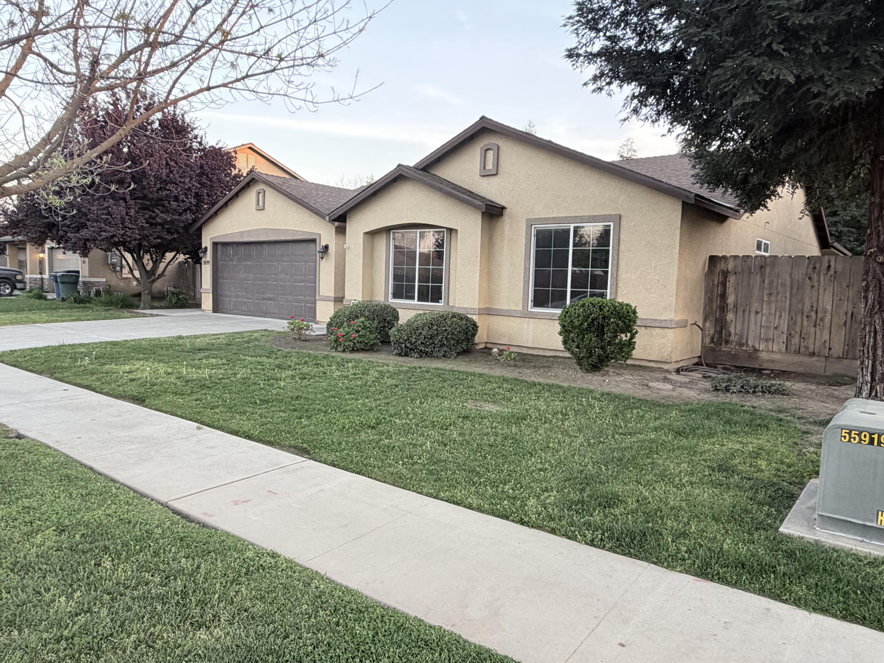 2499 Tempranillo Dr, Tulare, CA 93274