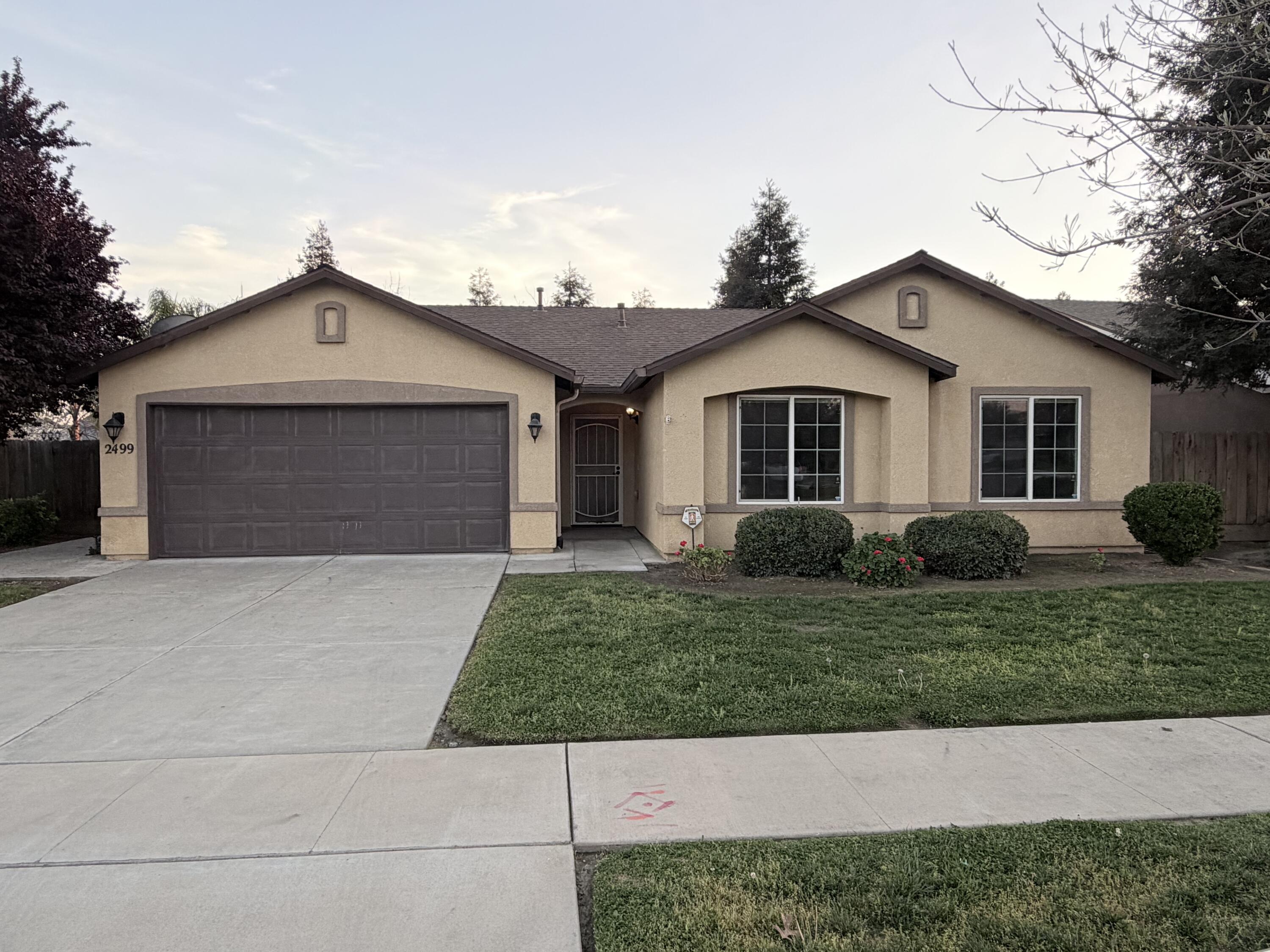 2499 Tempranillo Dr, Tulare, CA 93274