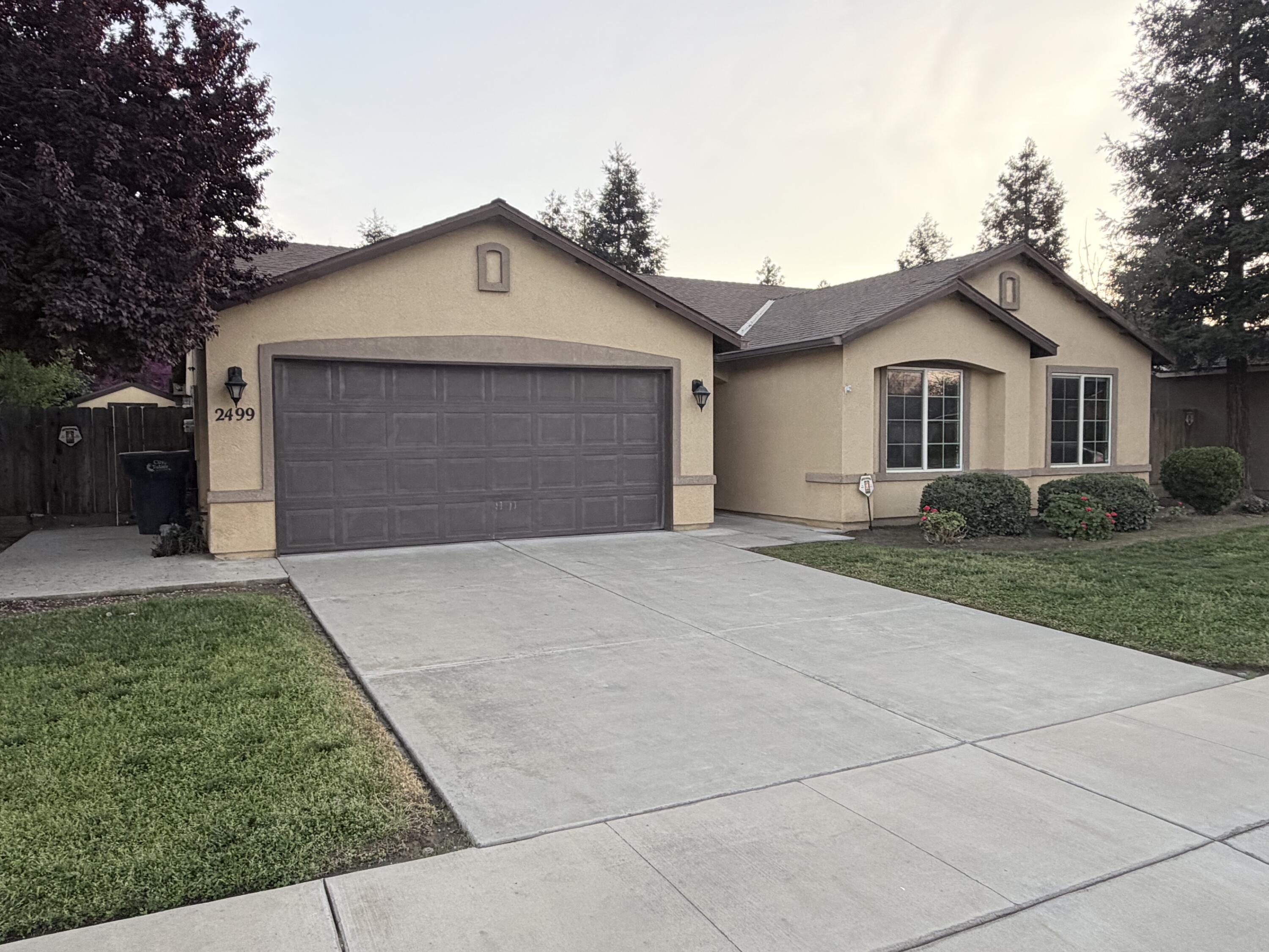 2499 Tempranillo Dr, Tulare, CA 93274