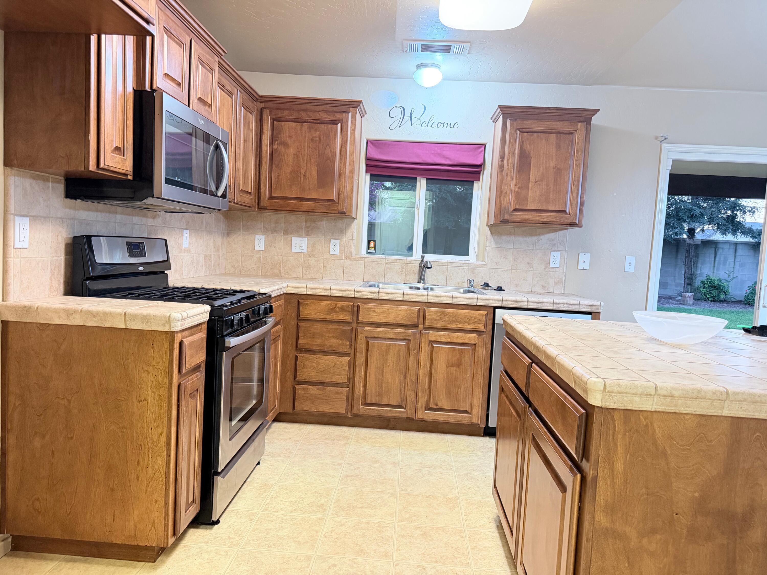 2499 Tempranillo Dr, Tulare, CA 93274