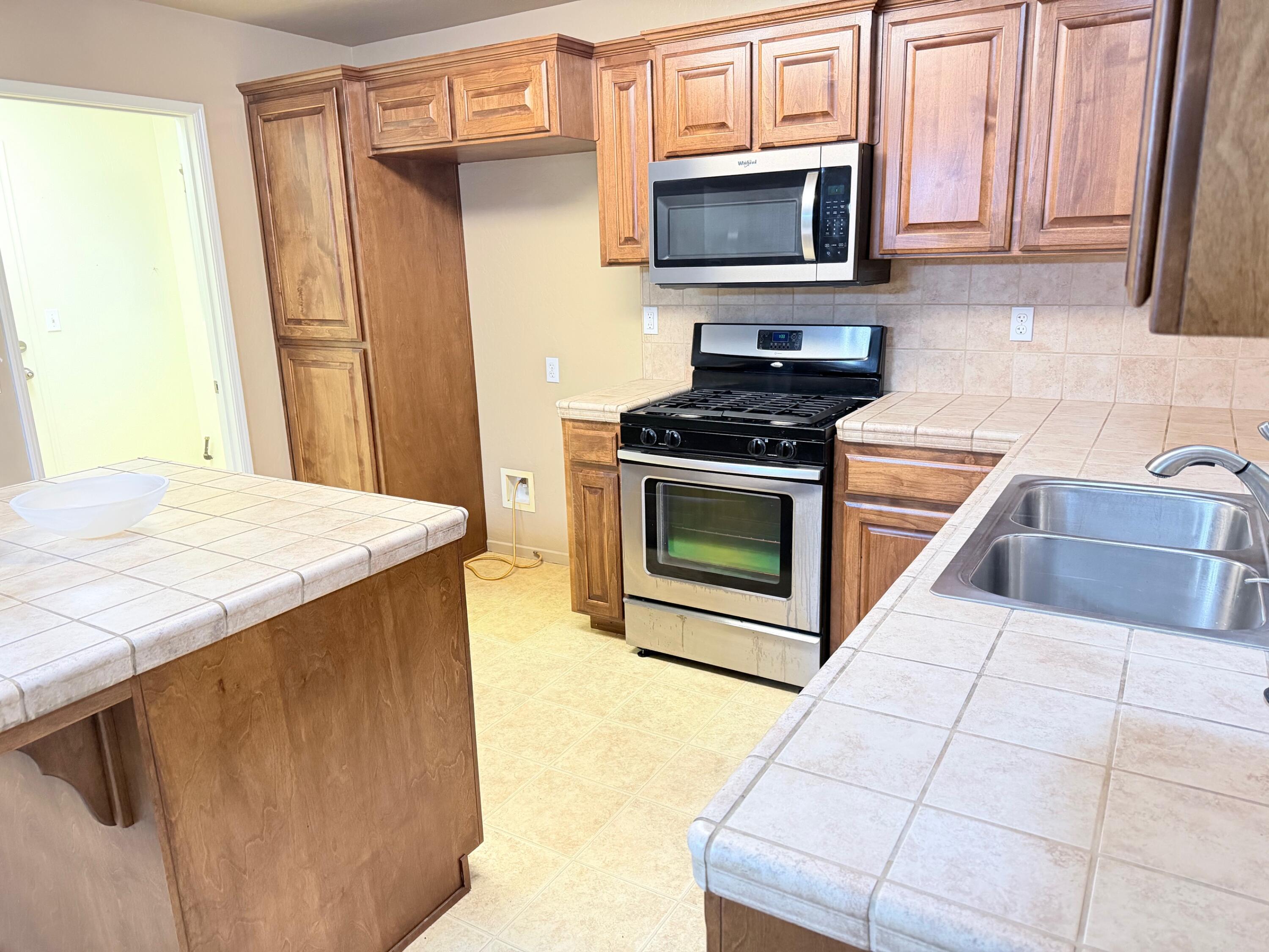 2499 Tempranillo Dr, Tulare, CA 93274