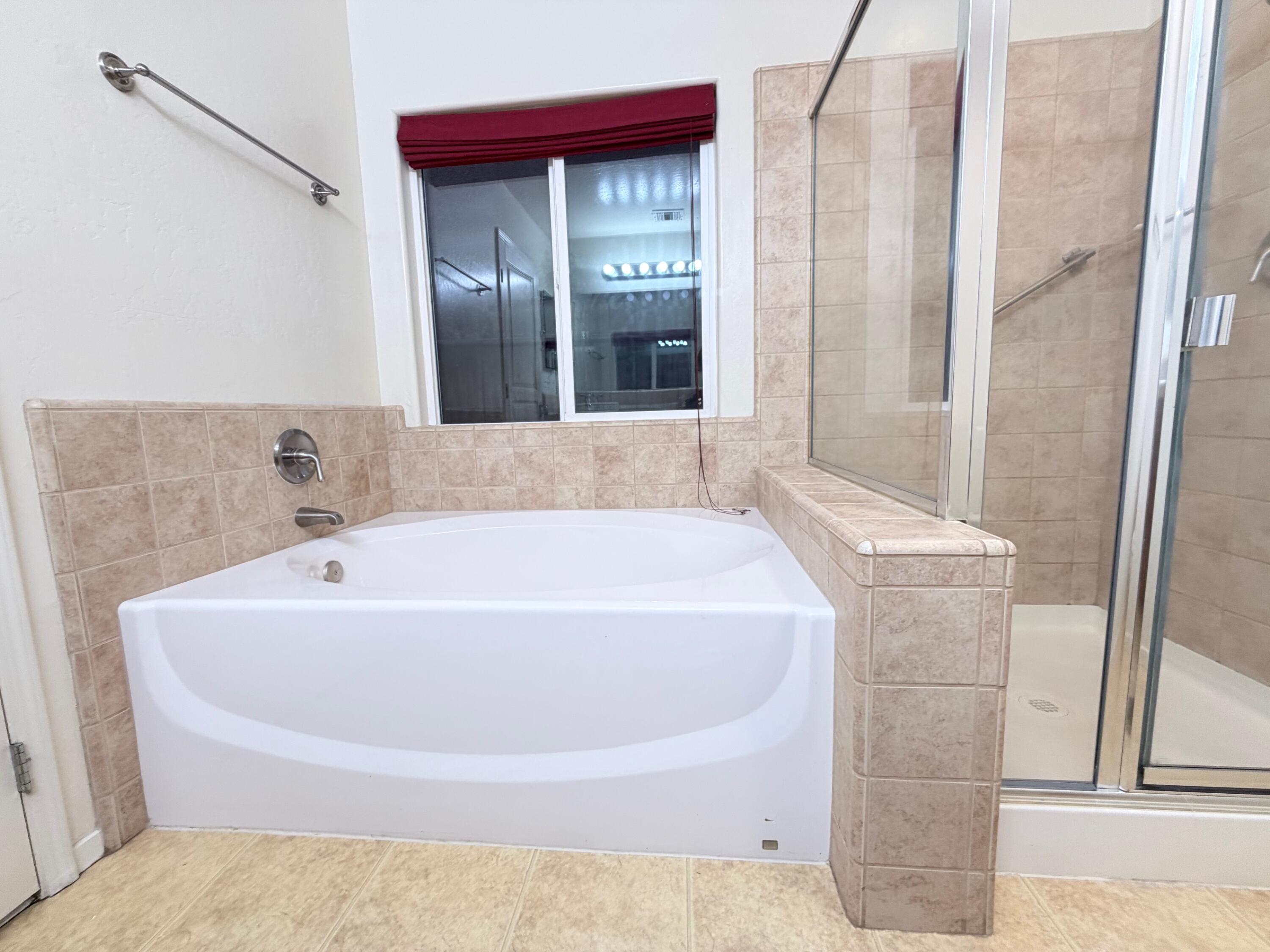 2499 Tempranillo Dr, Tulare, CA 93274