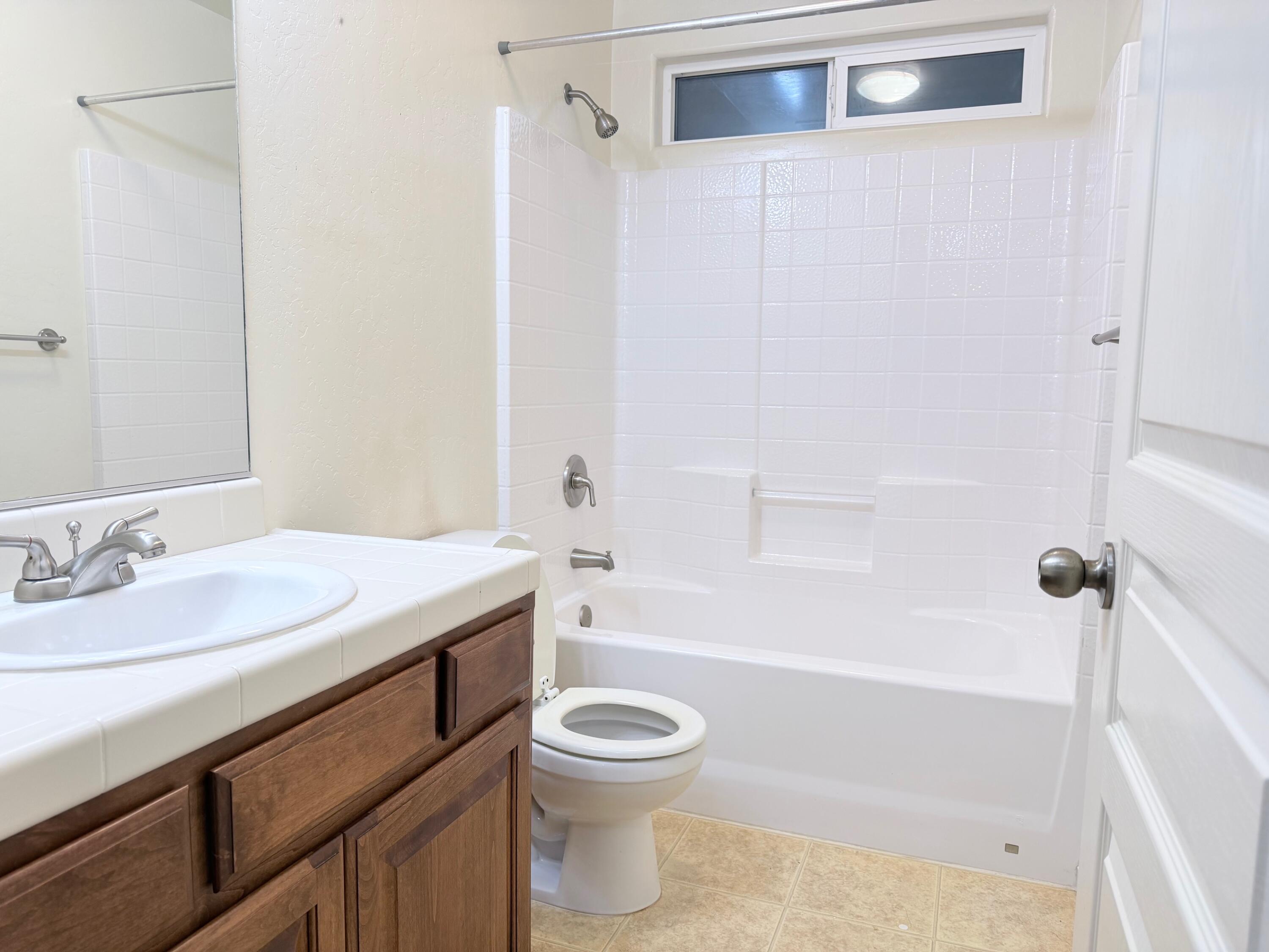 2499 Tempranillo Dr, Tulare, CA 93274