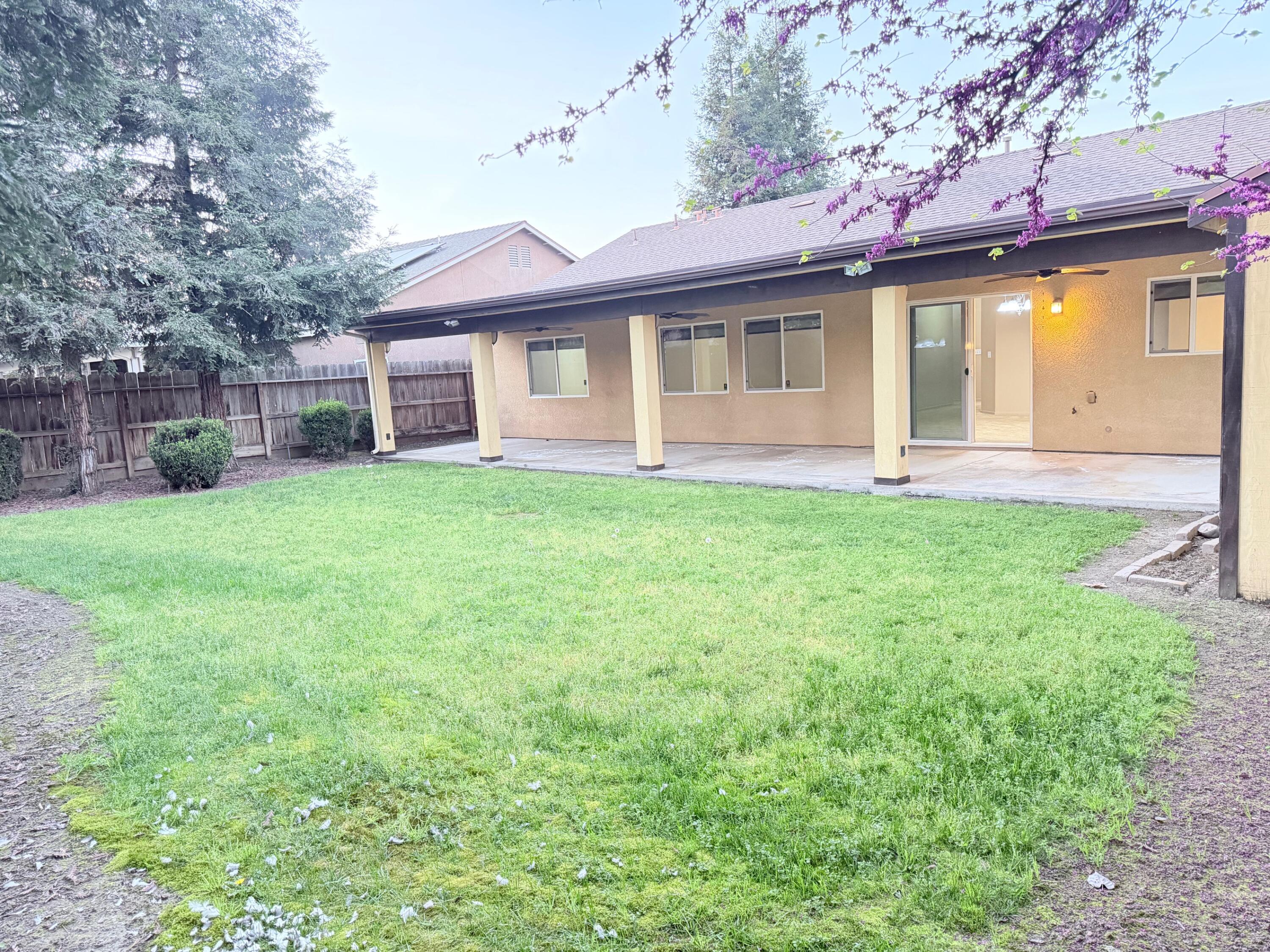 2499 Tempranillo Dr, Tulare, CA 93274