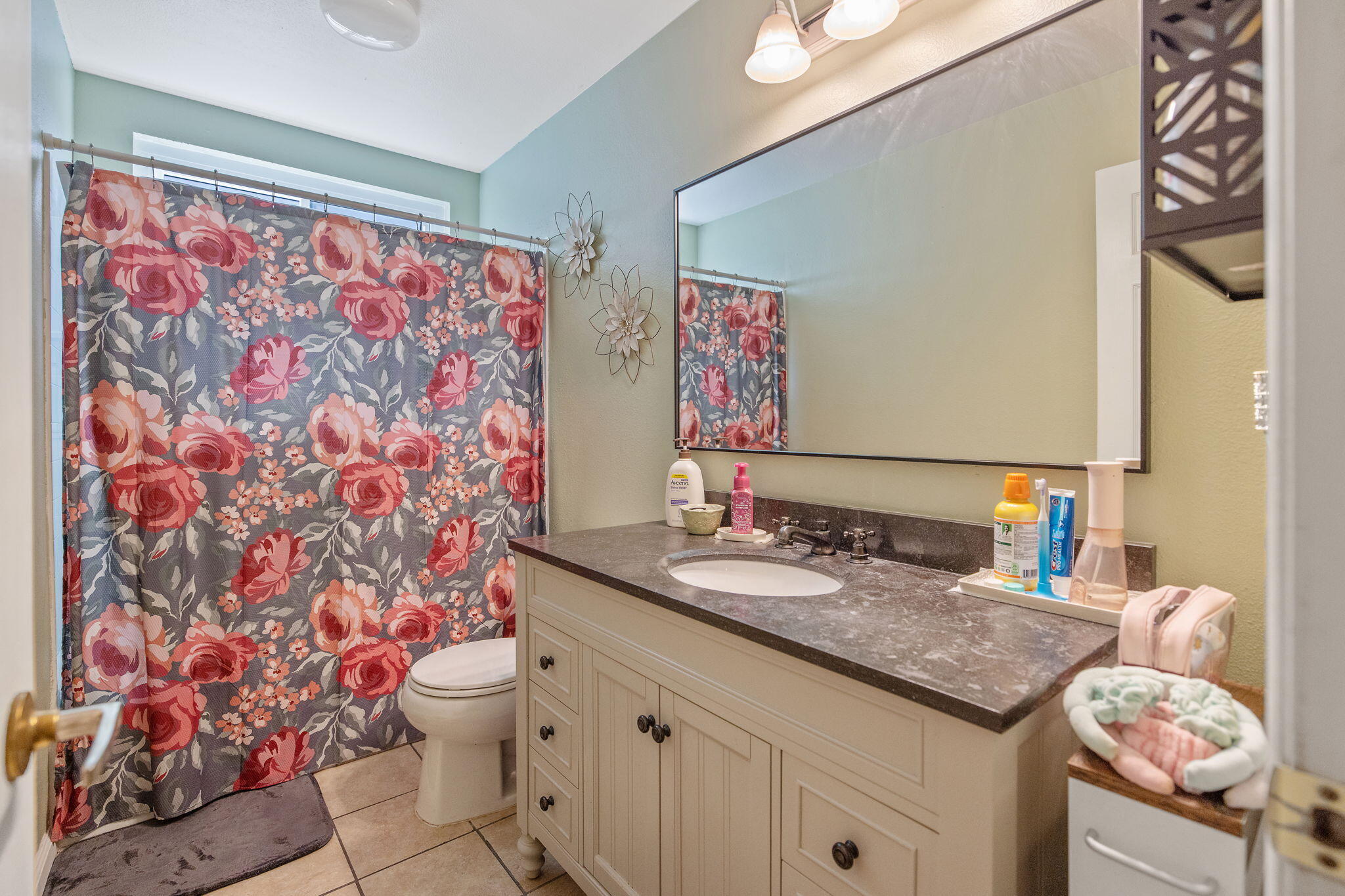 517 Tucker Ave, Sanger, CA 93657