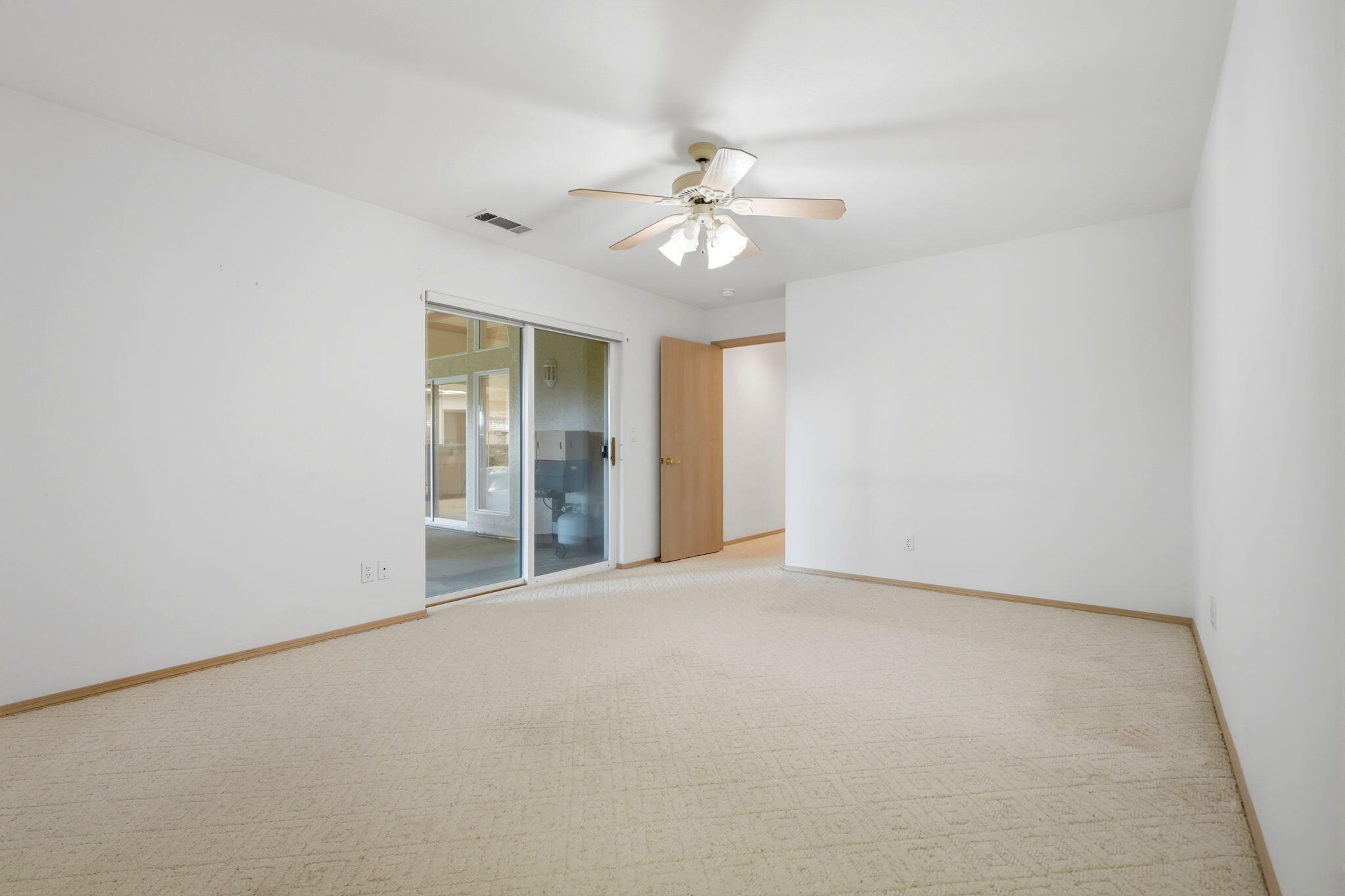 3403 E Vassar Ct, Visalia, CA 93292