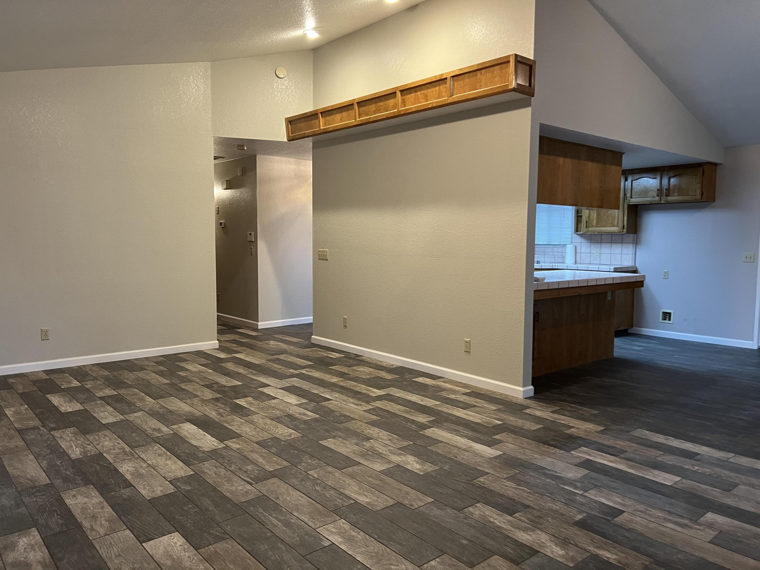 576 S Aronian St, Tulare, CA 93274