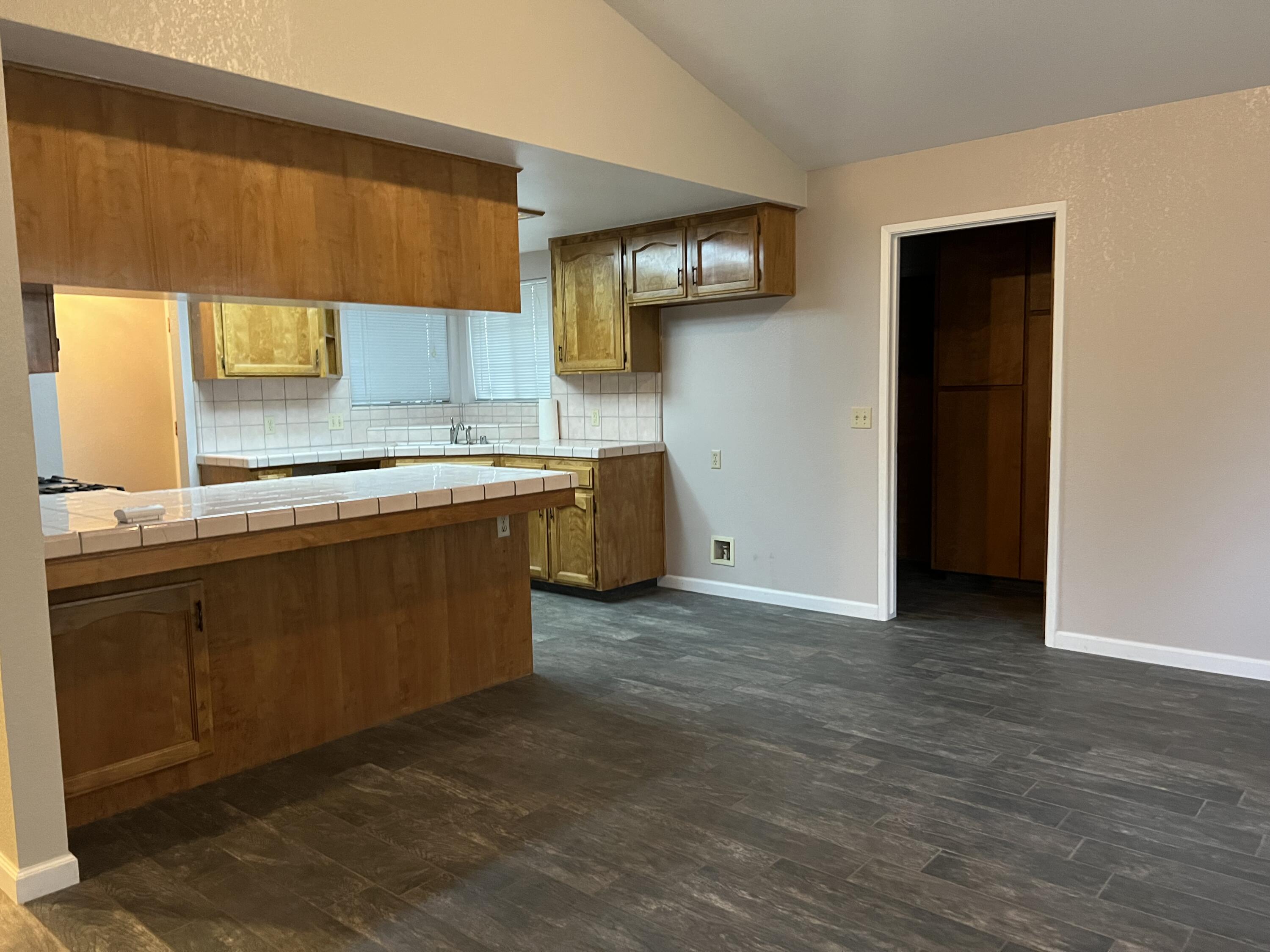 576 S Aronian St, Tulare, CA 93274