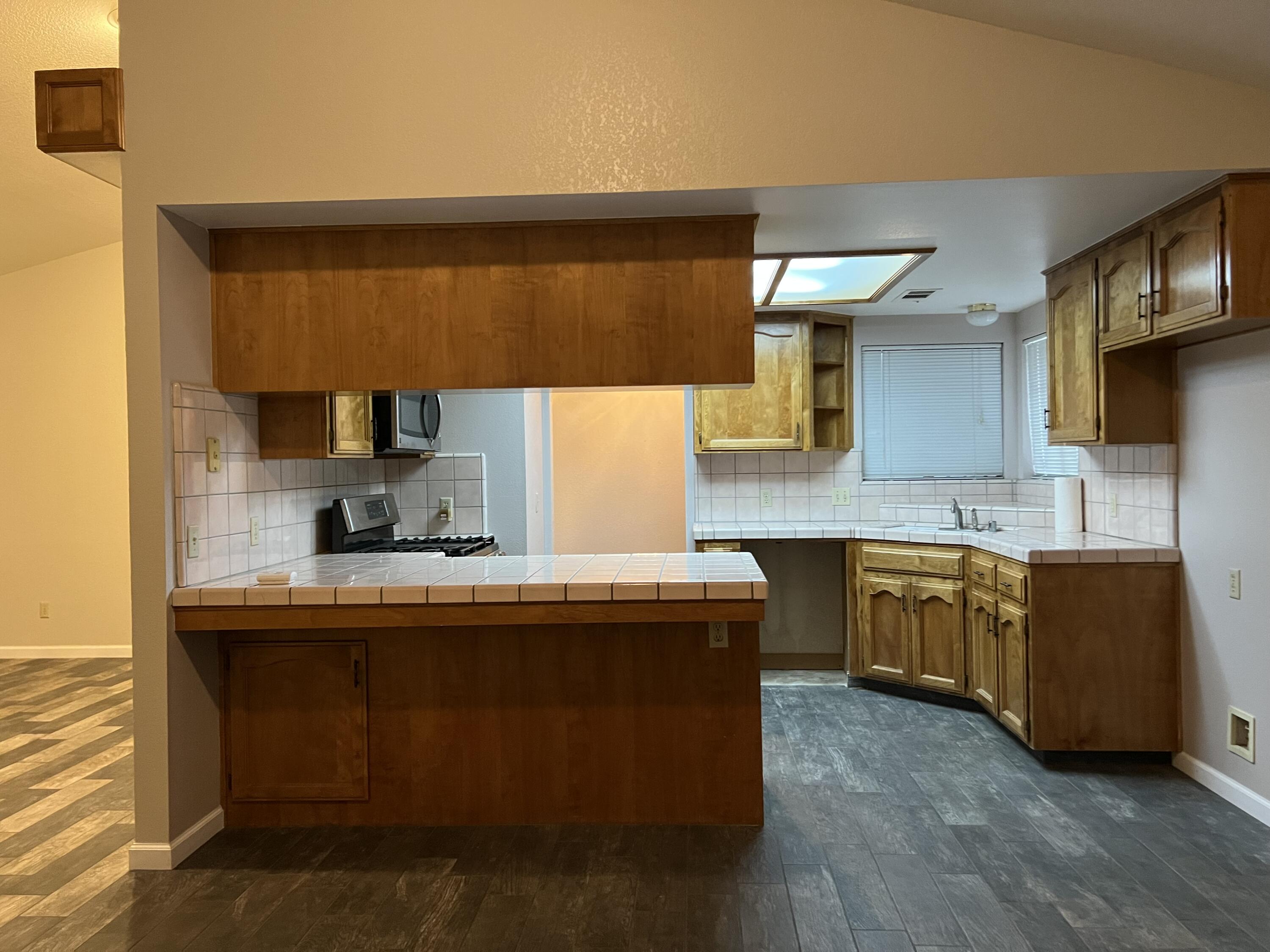 576 S Aronian St, Tulare, CA 93274