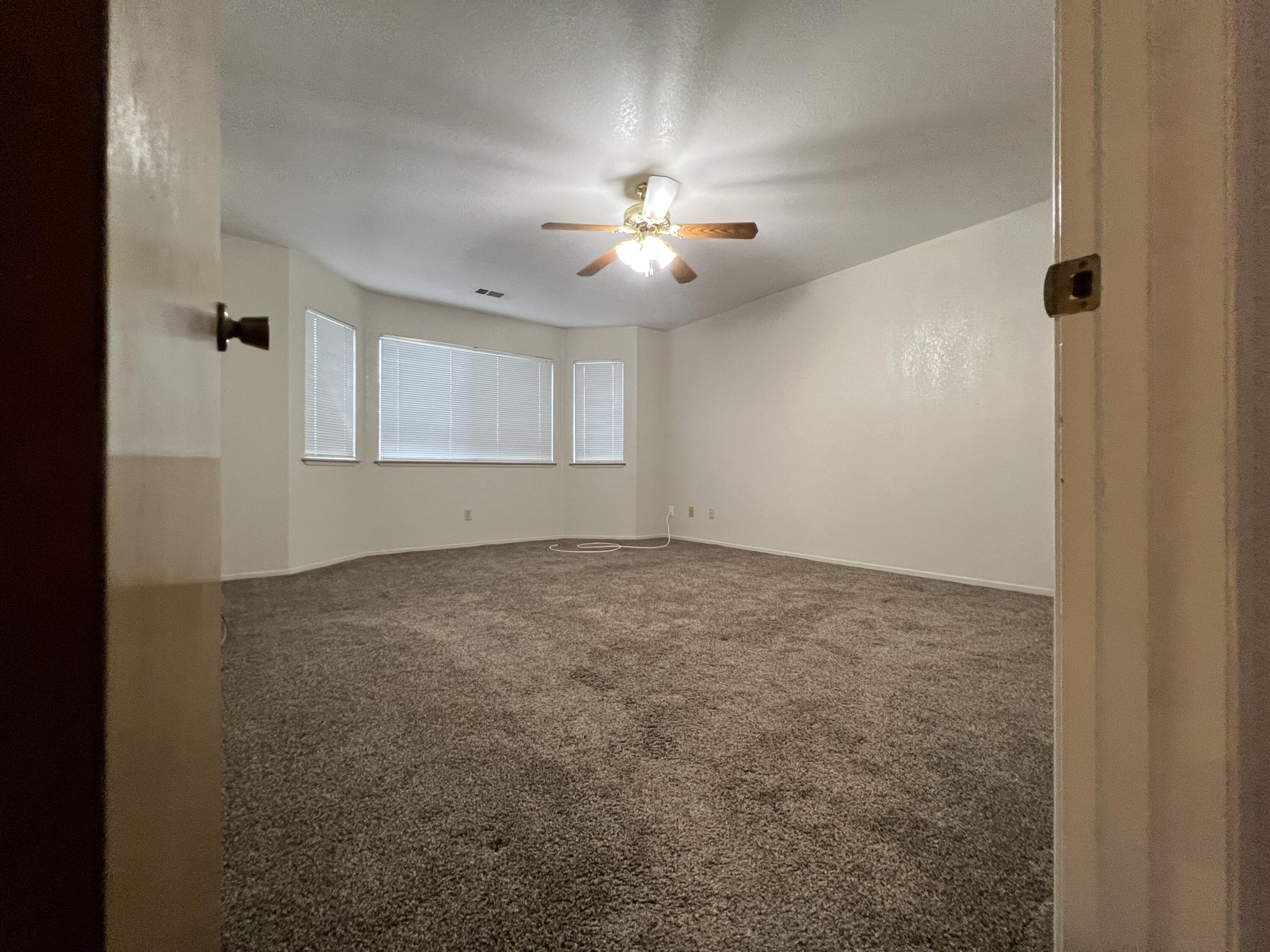 576 S Aronian St, Tulare, CA 93274