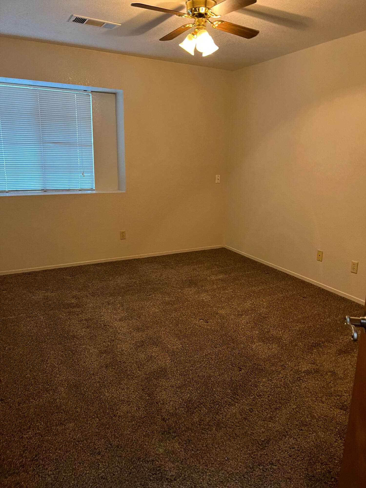 576 S Aronian St, Tulare, CA 93274