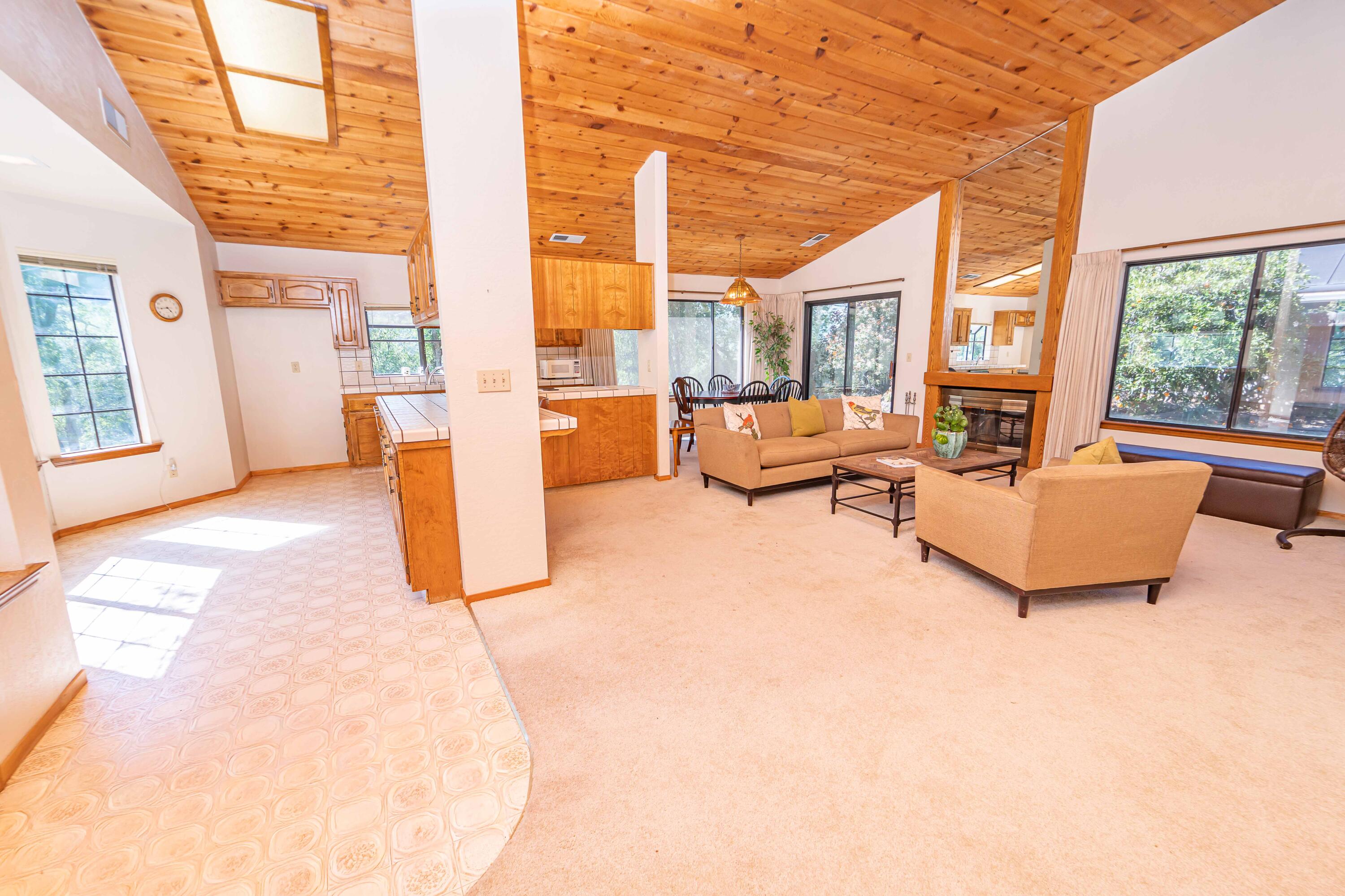 40962 Oakridge Dr, Three Rivers, CA 93271