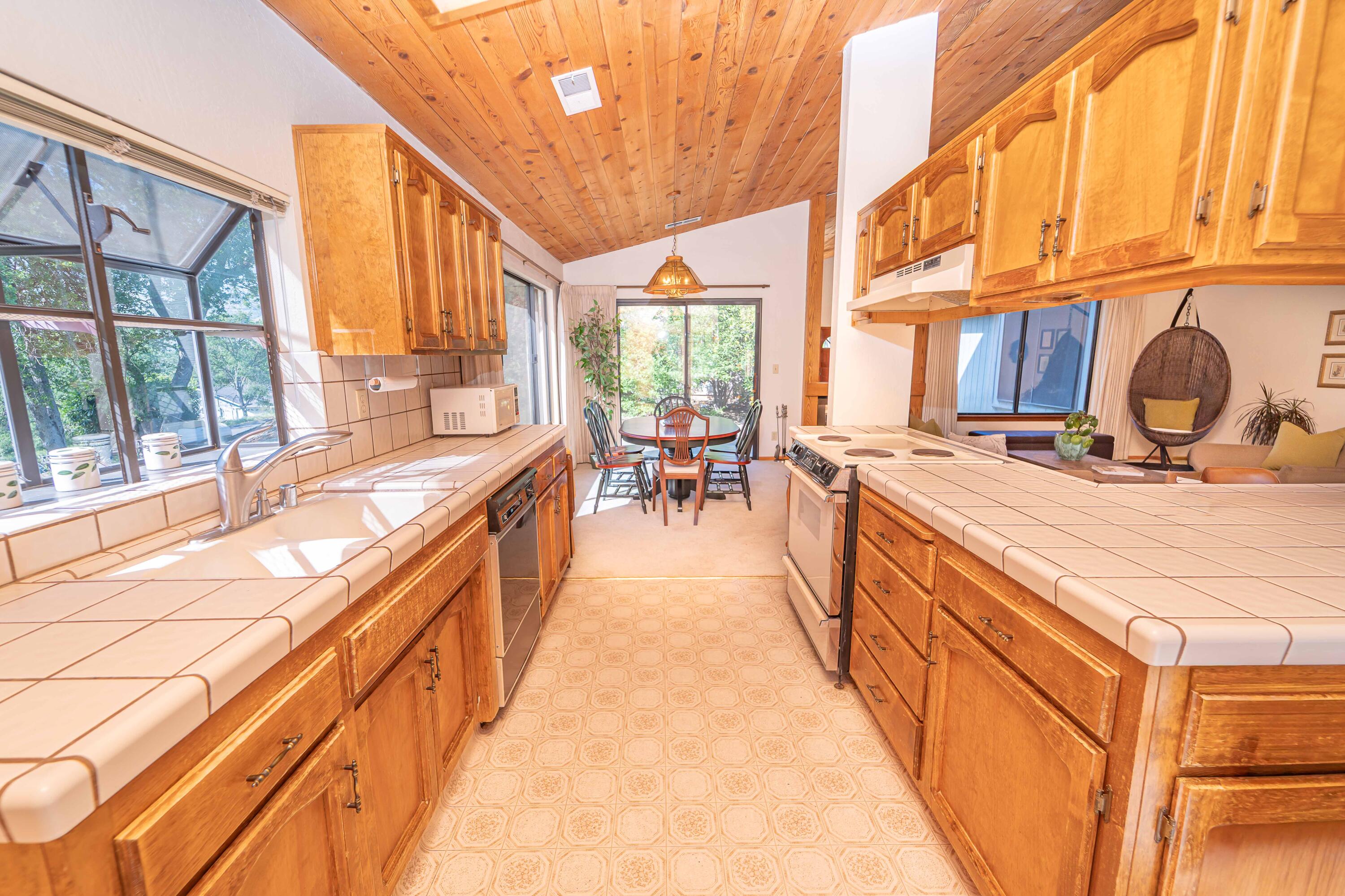 40962 Oakridge Dr, Three Rivers, CA 93271