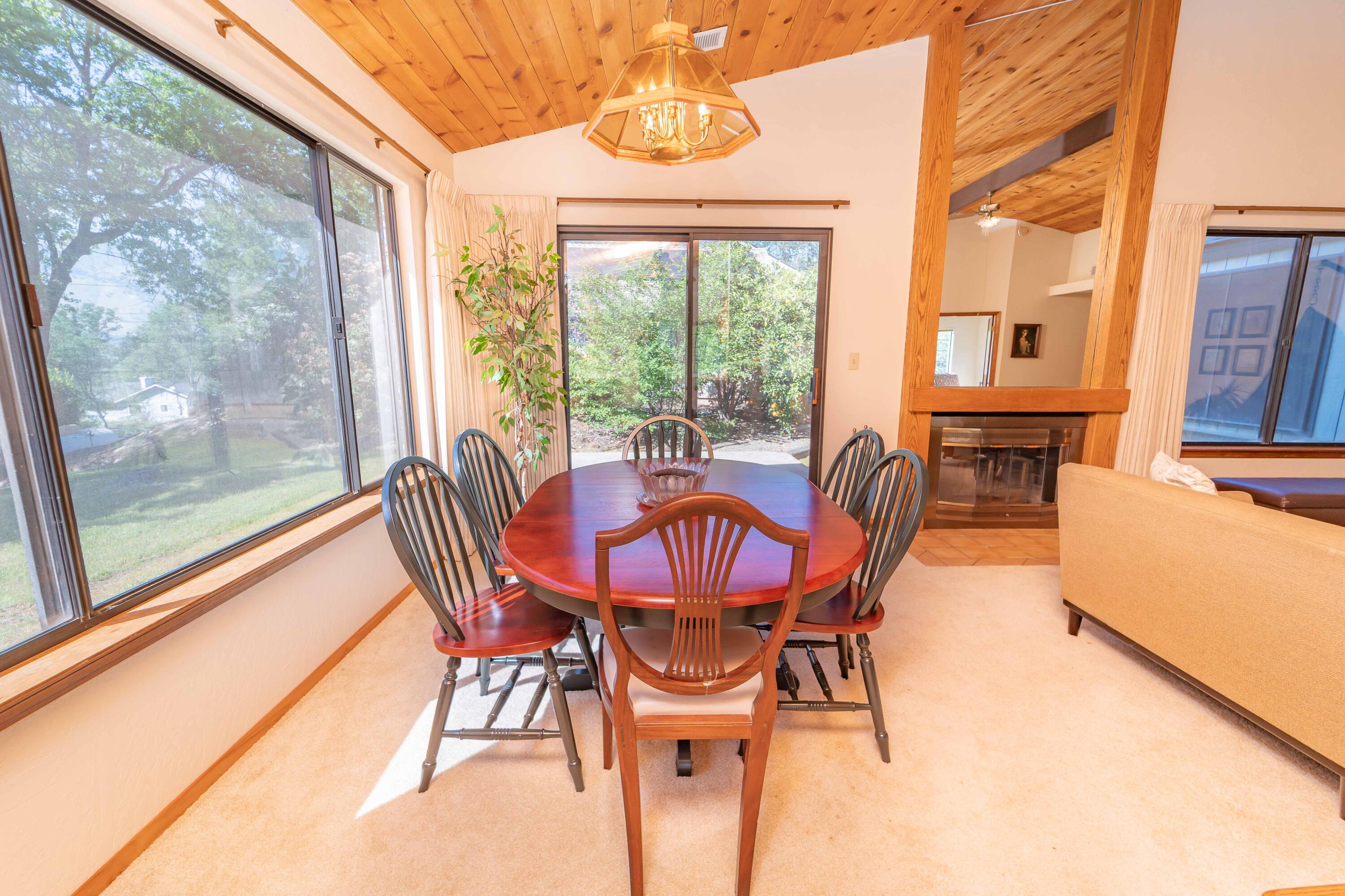 40962 Oakridge Dr, Three Rivers, CA 93271