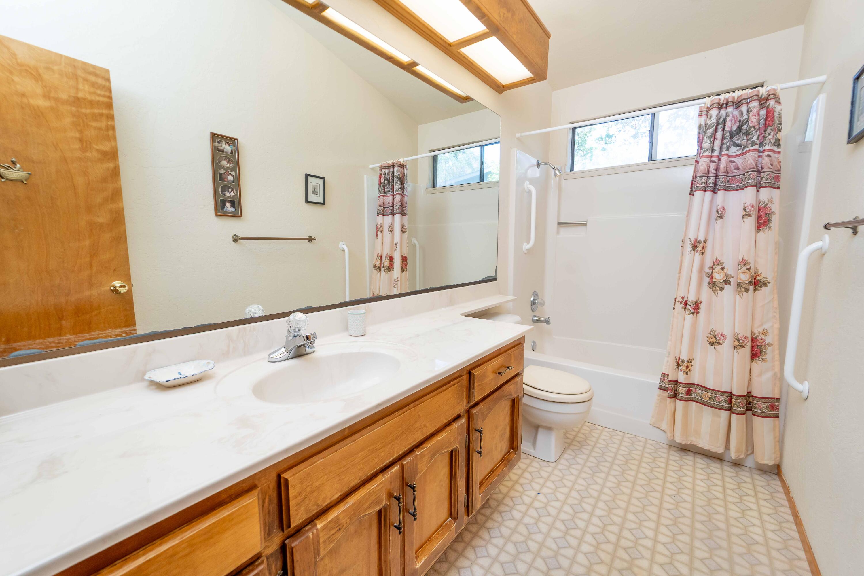 40962 Oakridge Dr, Three Rivers, CA 93271