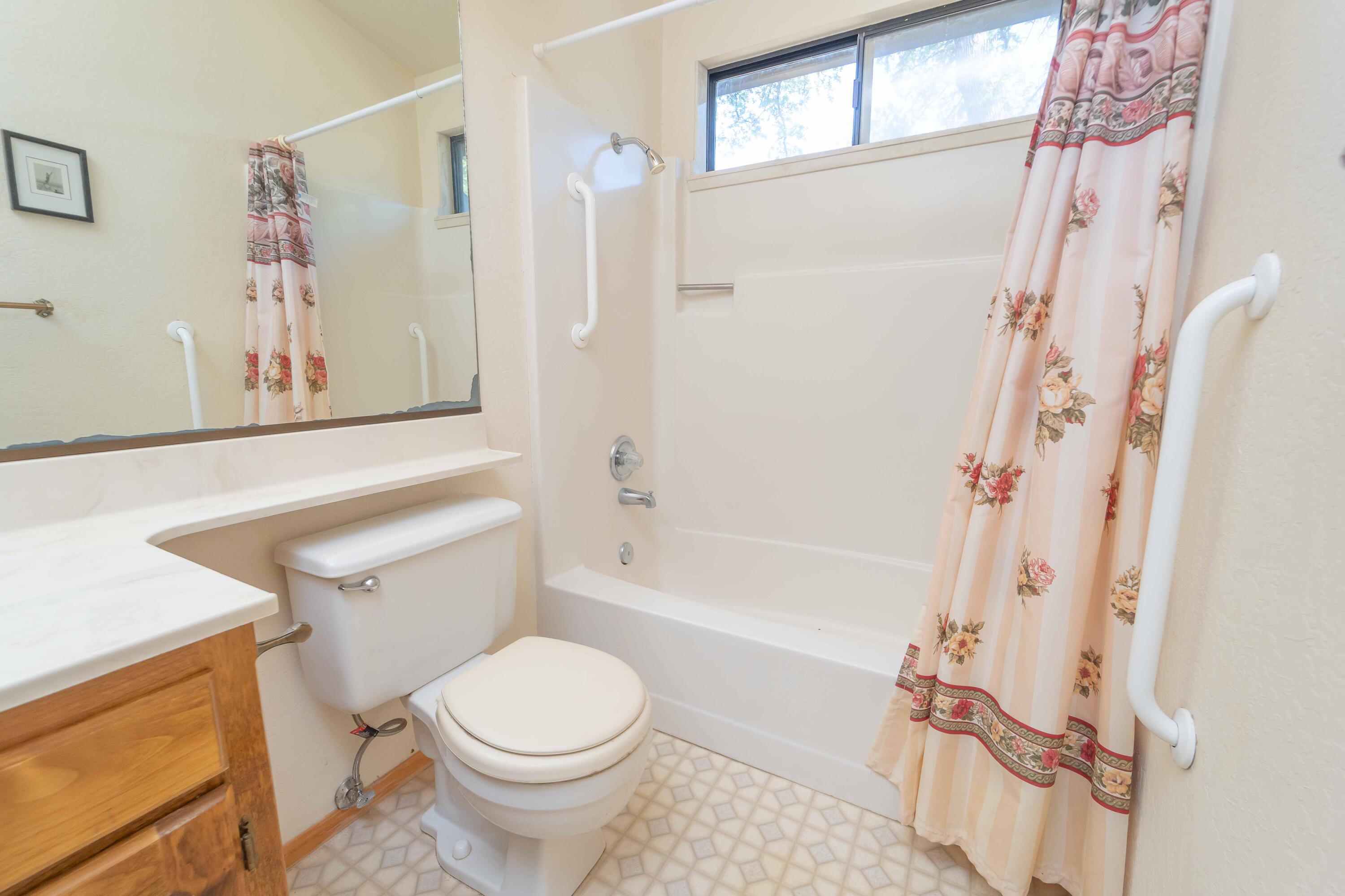 40962 Oakridge Dr, Three Rivers, CA 93271