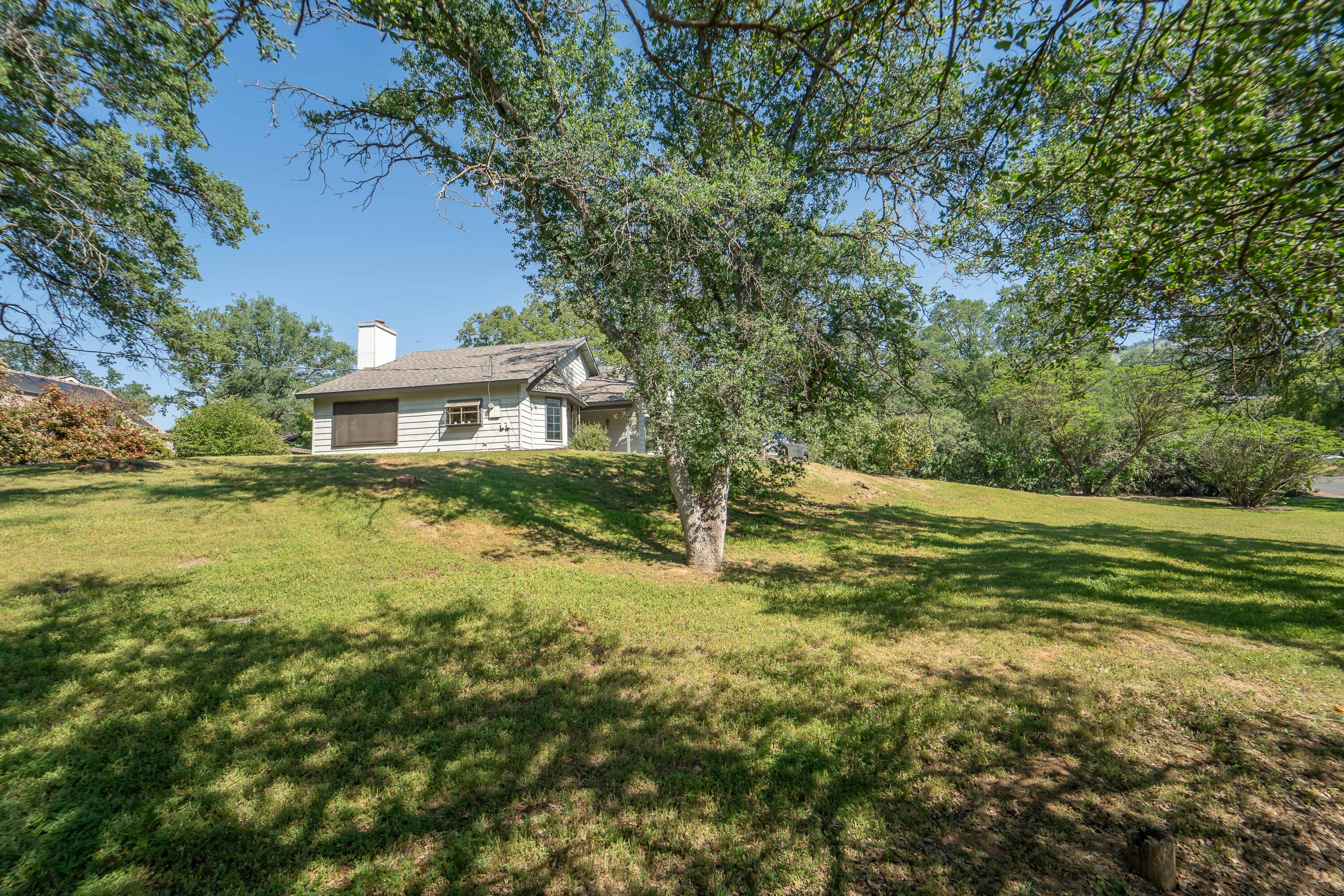 40962 Oakridge Dr, Three Rivers, CA 93271