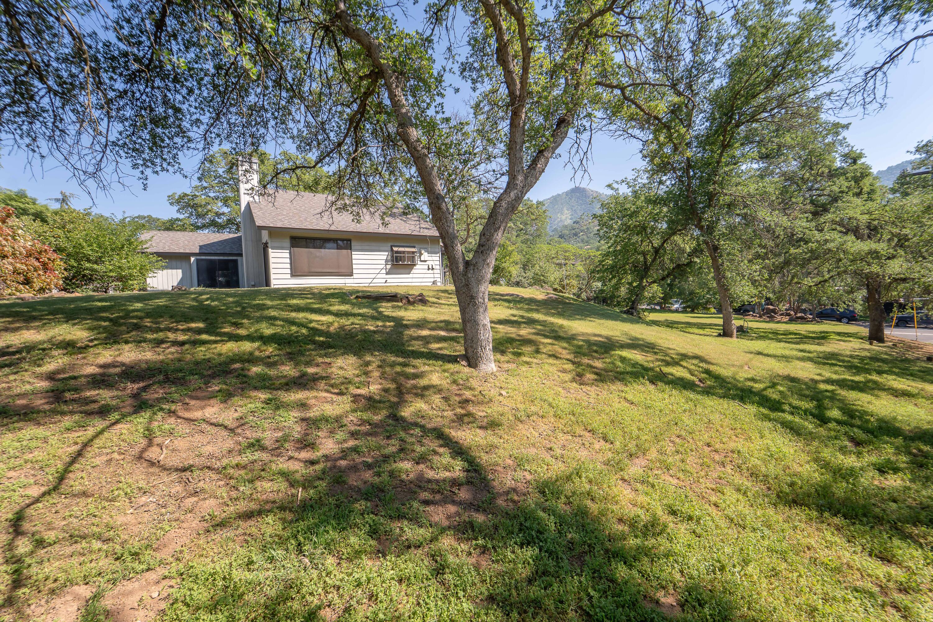 40962 Oakridge Dr, Three Rivers, CA 93271