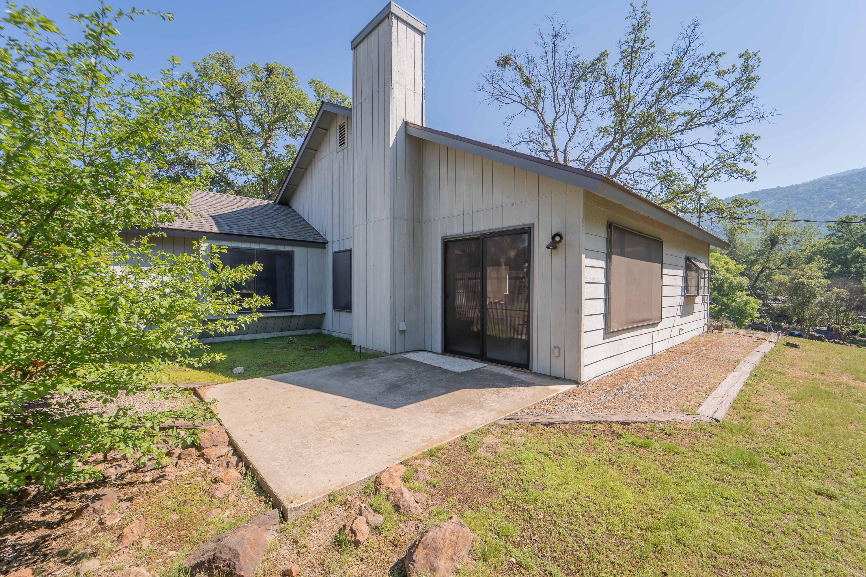 40962 Oakridge Dr, Three Rivers, CA 93271