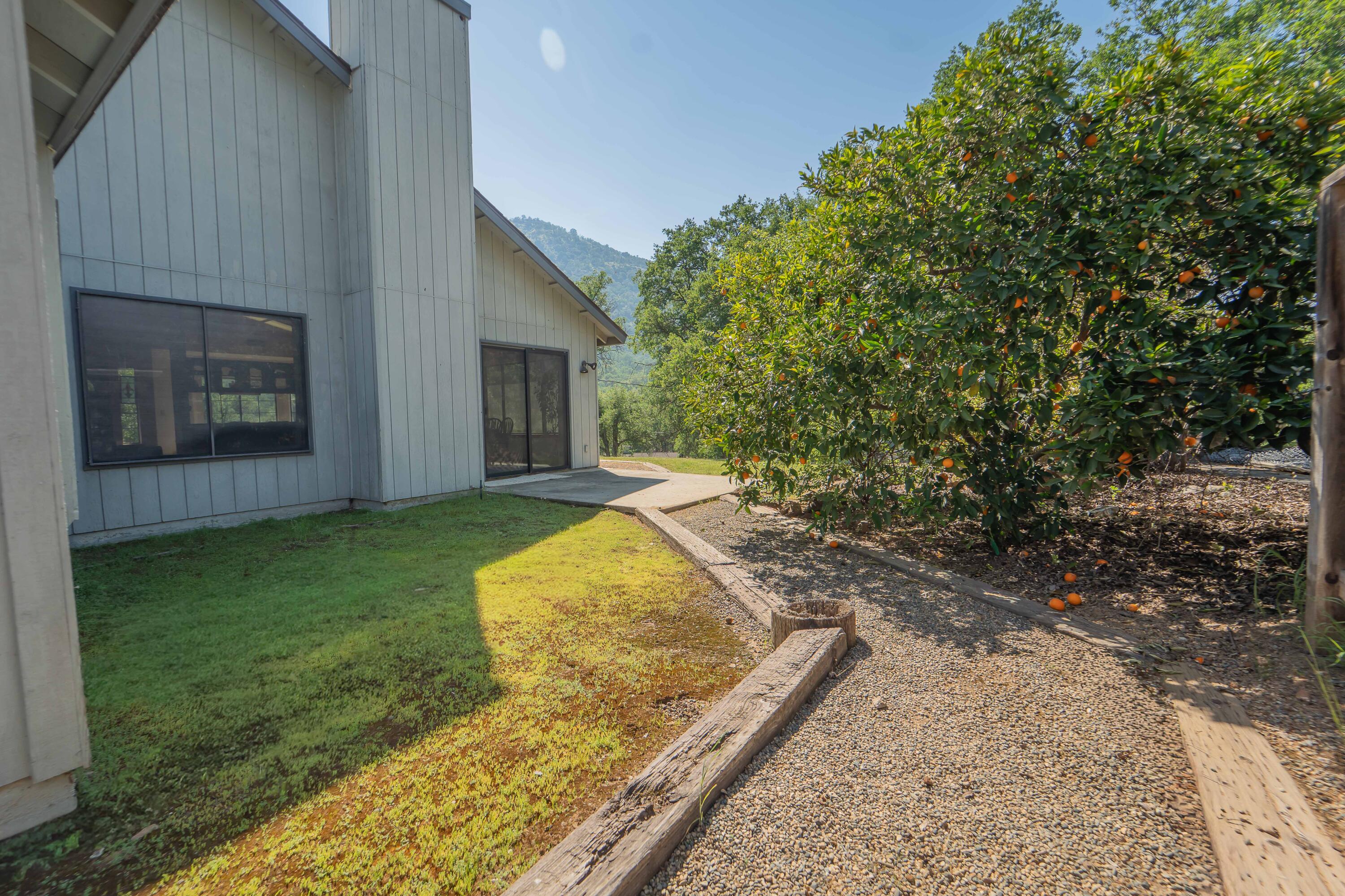 40962 Oakridge Dr, Three Rivers, CA 93271