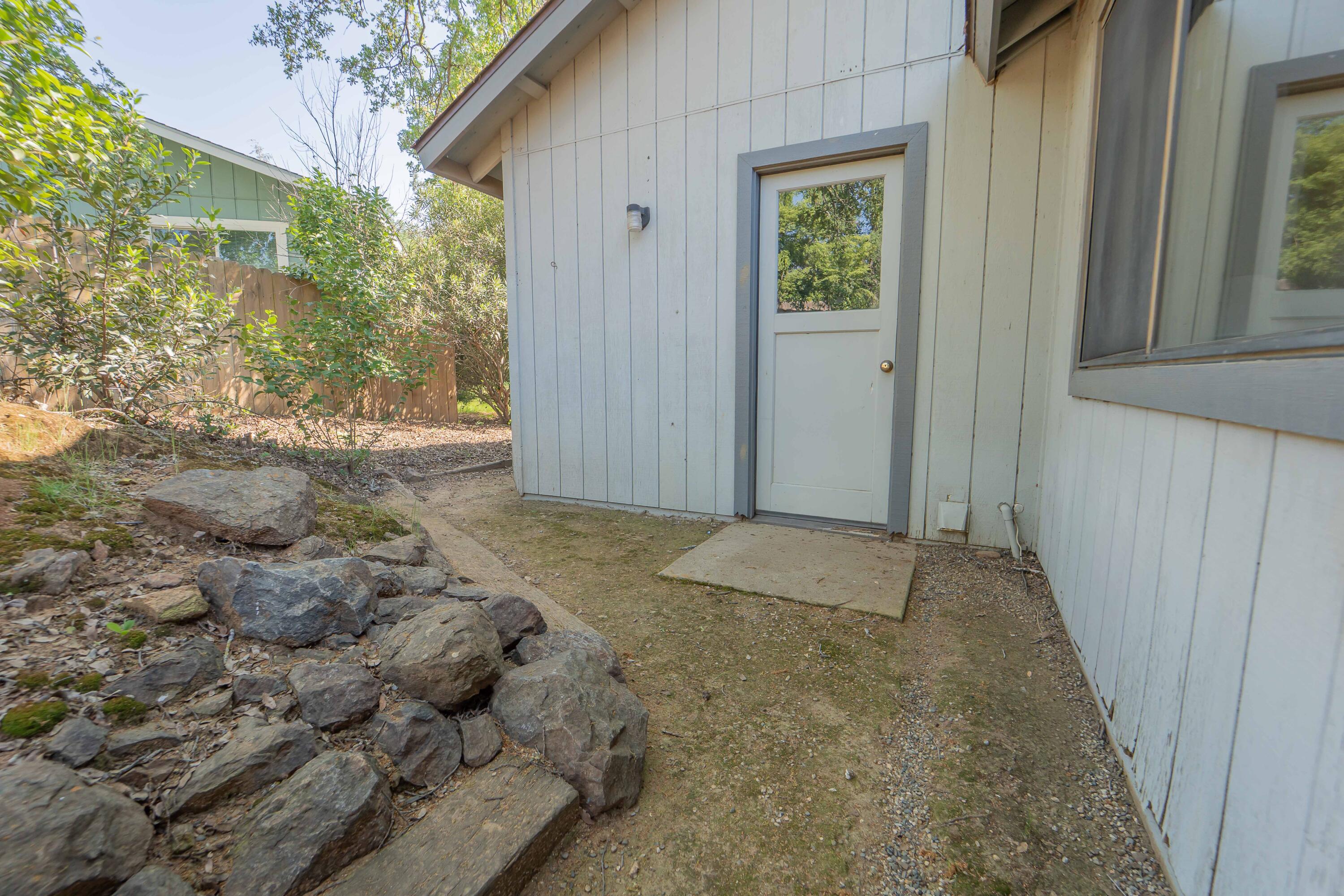 40962 Oakridge Dr, Three Rivers, CA 93271