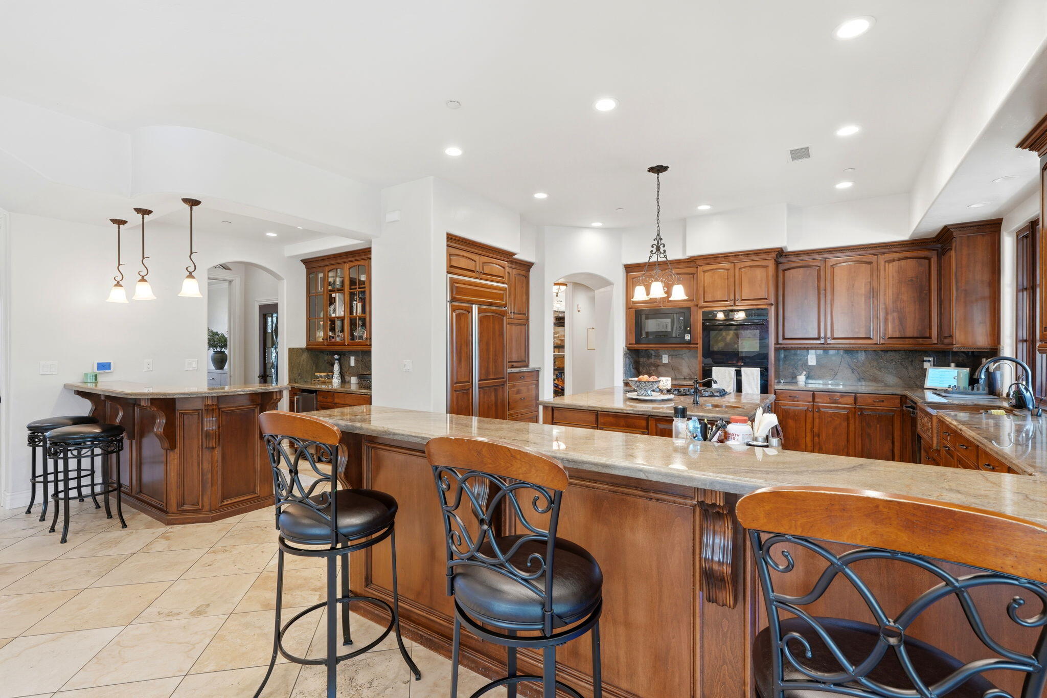 3939 W W Robinwood Ct, Visalia, CA 93291