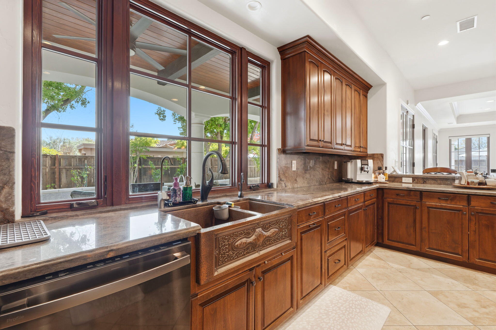 3939 W W Robinwood Ct, Visalia, CA 93291