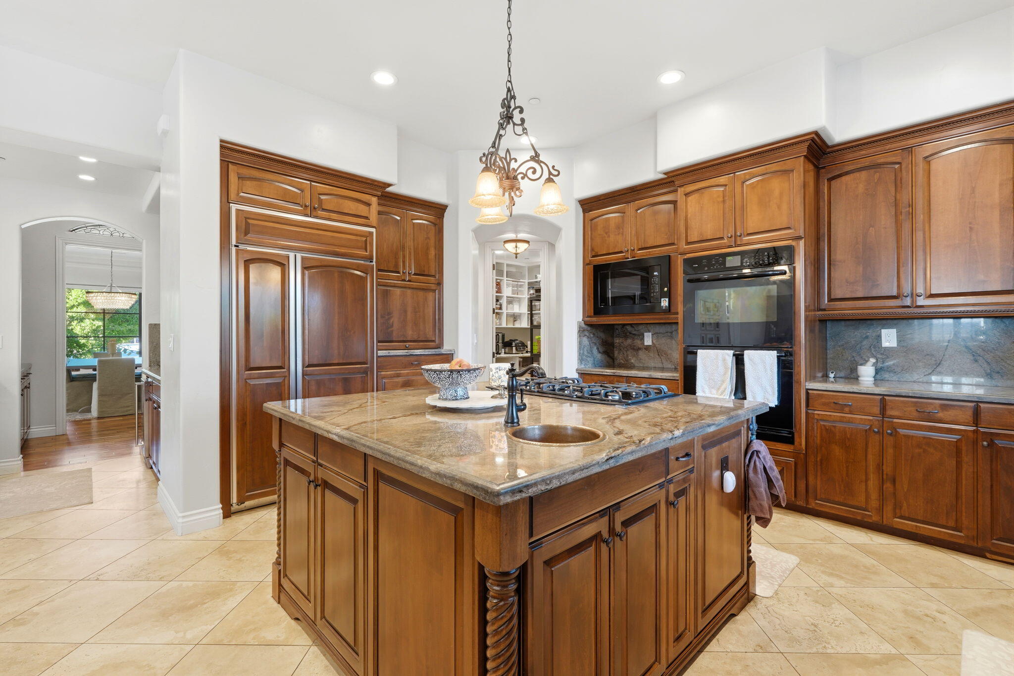 3939 W W Robinwood Ct, Visalia, CA 93291