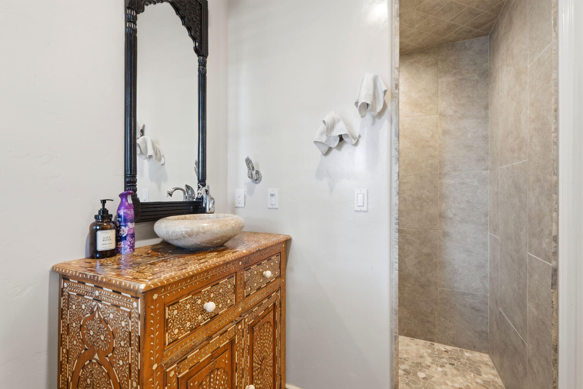 3939 W W Robinwood Ct, Visalia, CA 93291