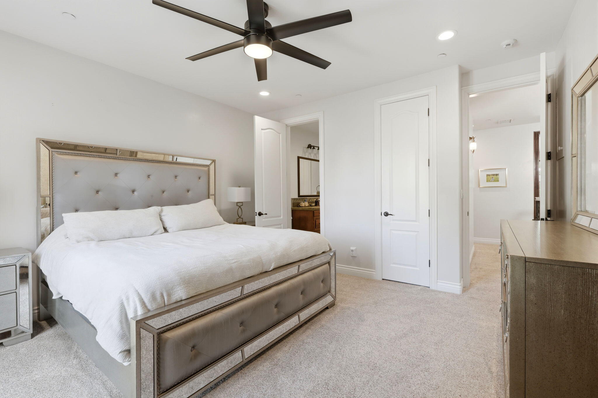 3939 W W Robinwood Ct, Visalia, CA 93291