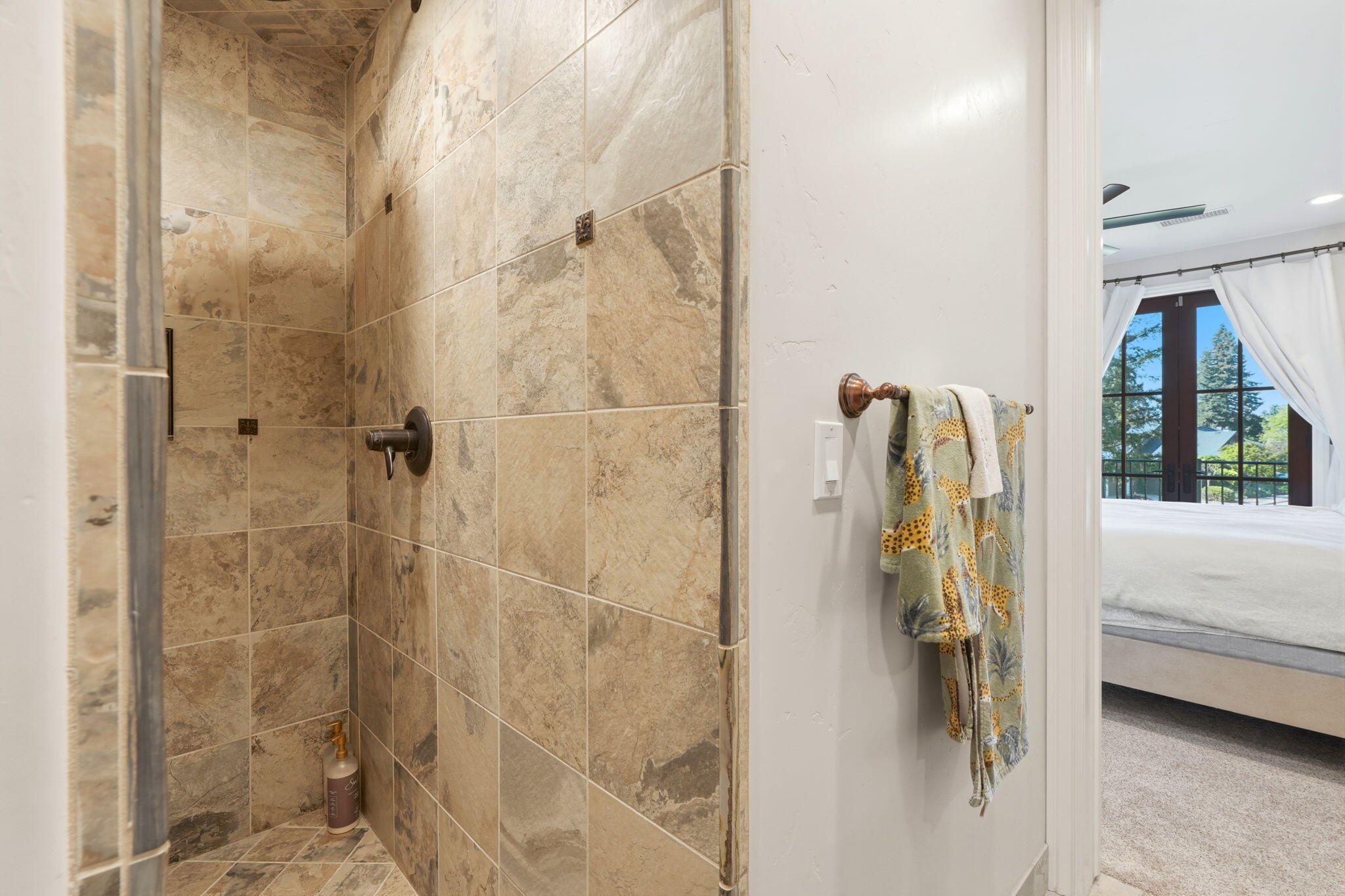 3939 W W Robinwood Ct, Visalia, CA 93291