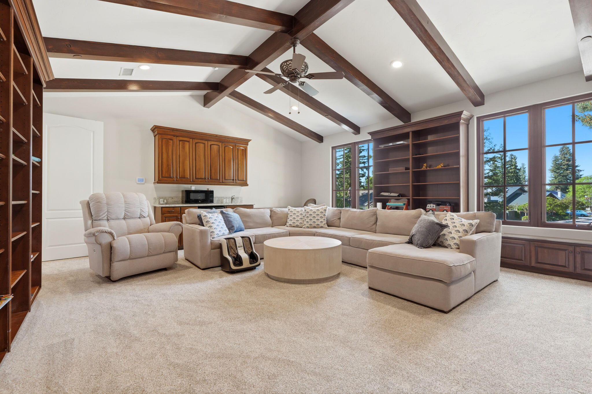 3939 W W Robinwood Ct, Visalia, CA 93291