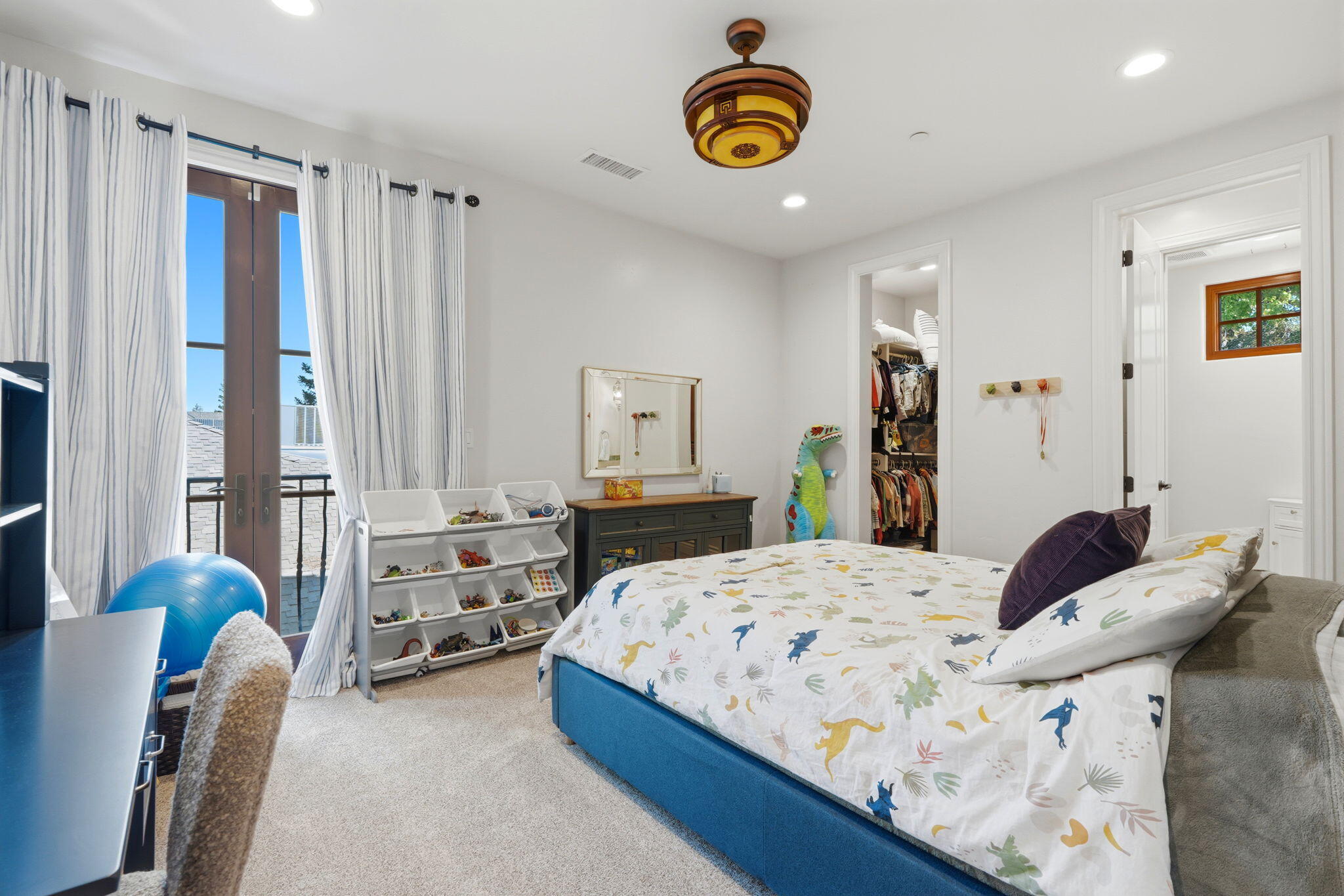 3939 W W Robinwood Ct, Visalia, CA 93291