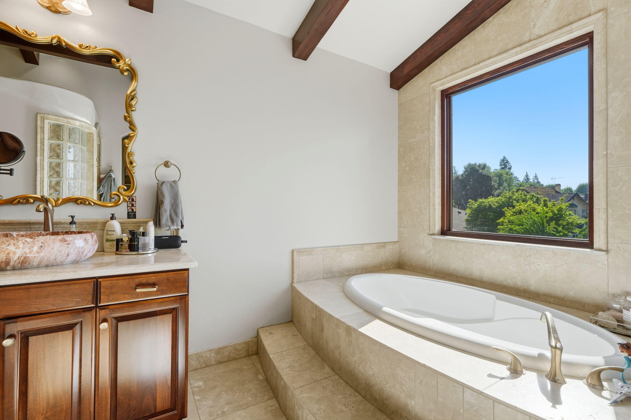 3939 W W Robinwood Ct, Visalia, CA 93291