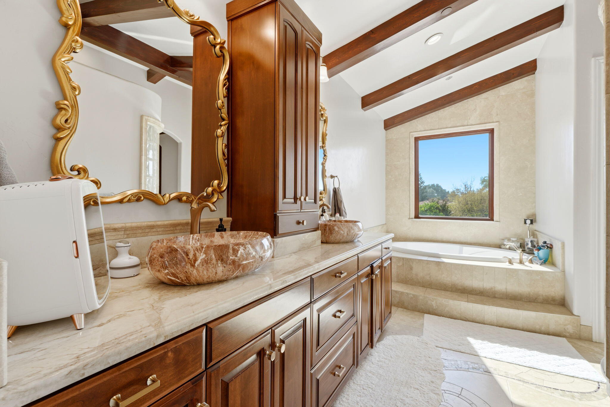 3939 W W Robinwood Ct, Visalia, CA 93291