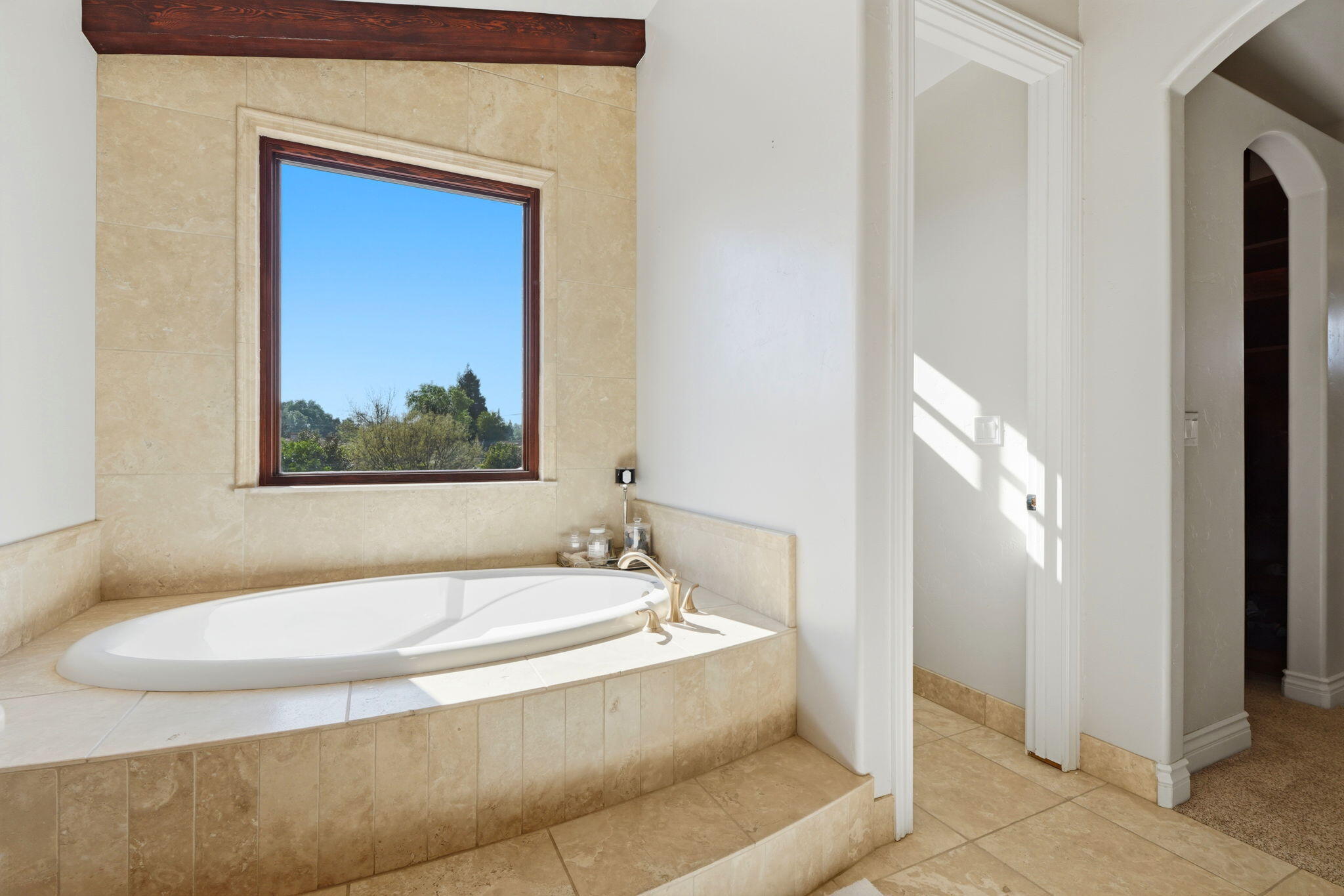 3939 W W Robinwood Ct, Visalia, CA 93291