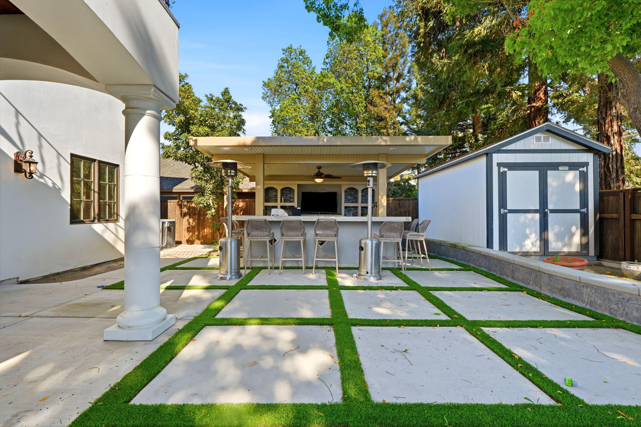 3939 W W Robinwood Ct, Visalia, CA 93291