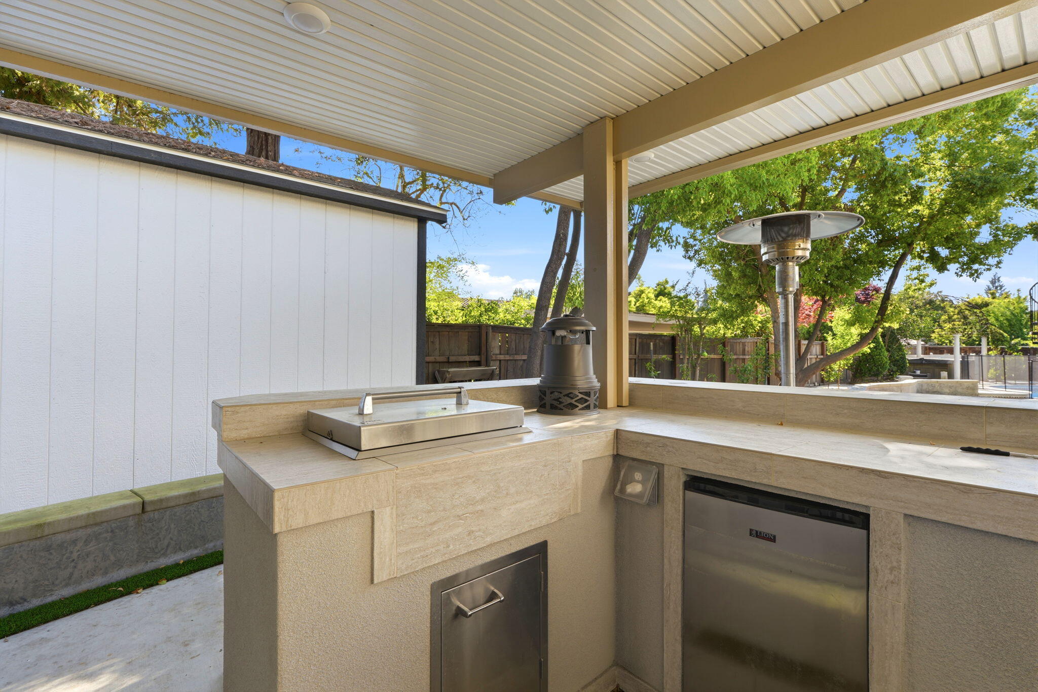 3939 W W Robinwood Ct, Visalia, CA 93291