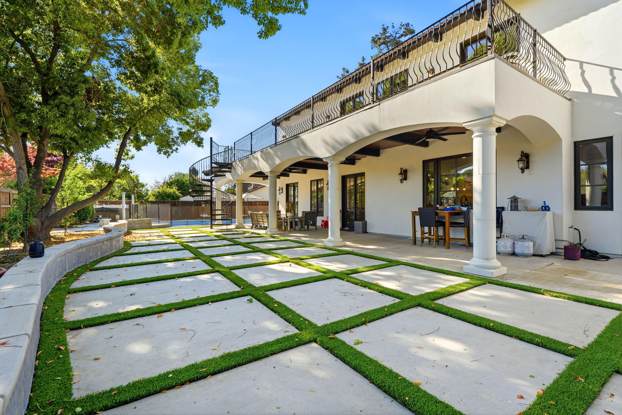 3939 W W Robinwood Ct, Visalia, CA 93291