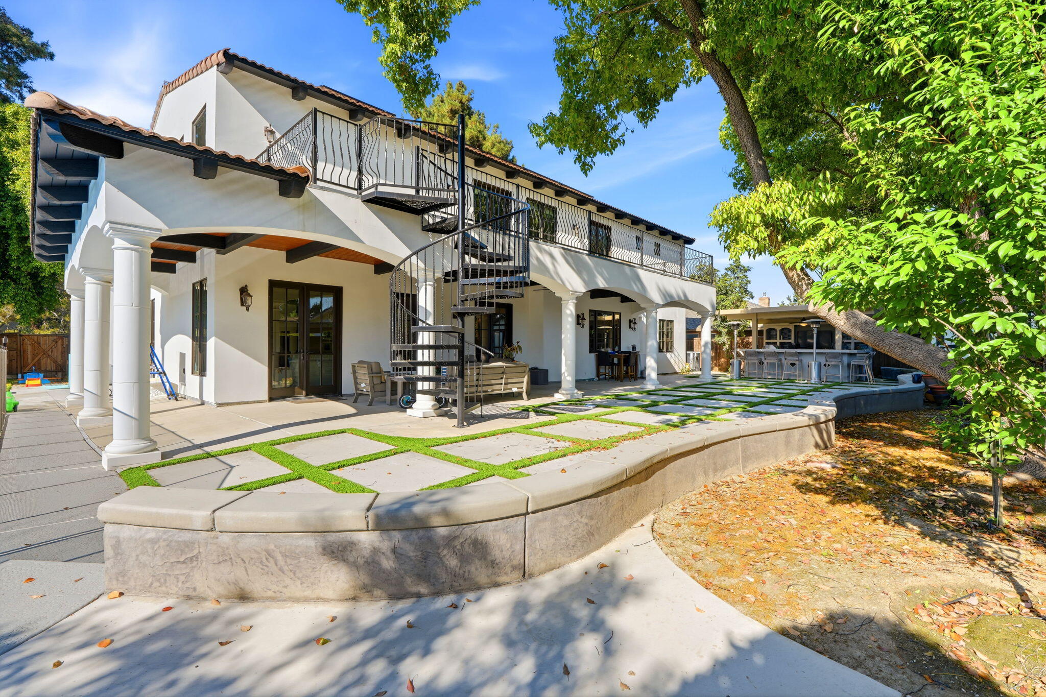 3939 W W Robinwood Ct, Visalia, CA 93291