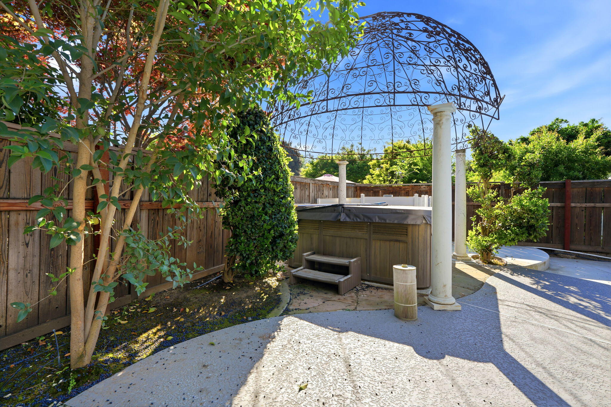 3939 W W Robinwood Ct, Visalia, CA 93291